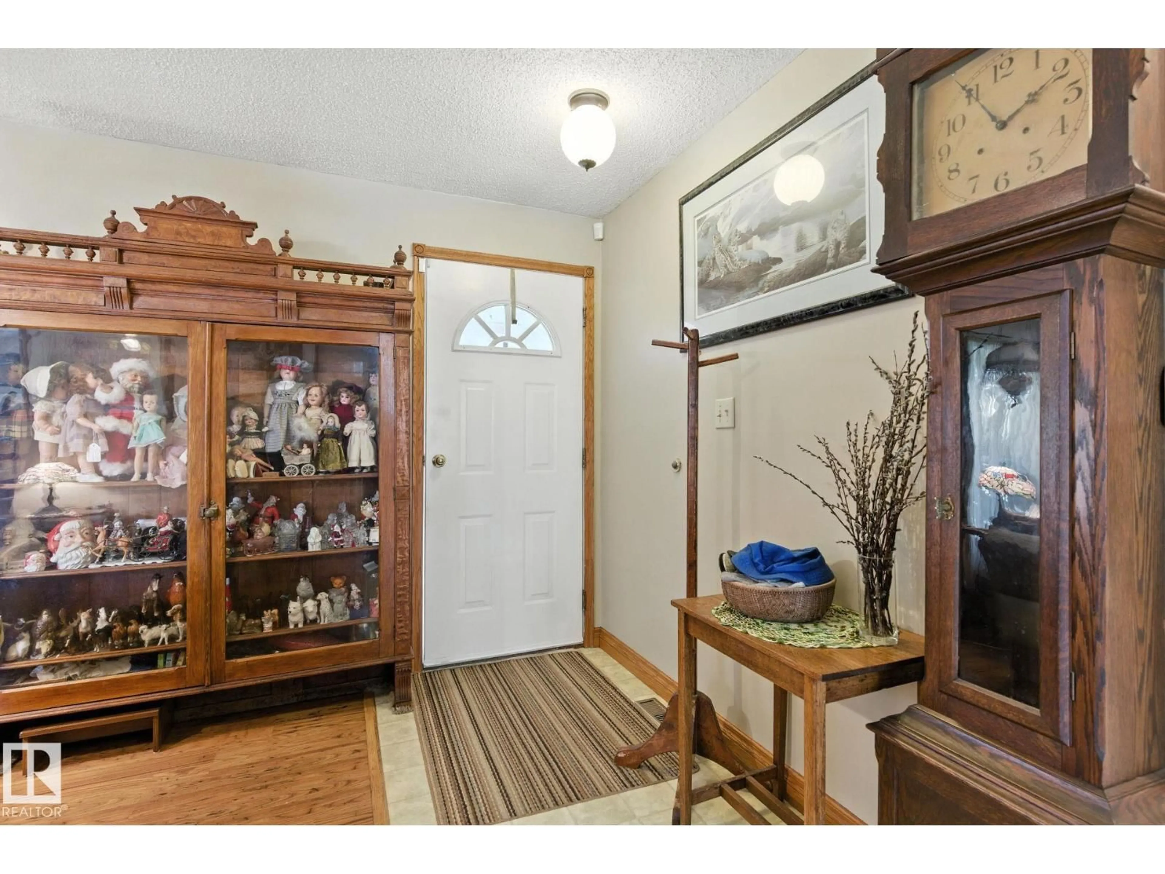 Indoor entryway for 9608 98A ST, Morinville Alberta T8R1H2