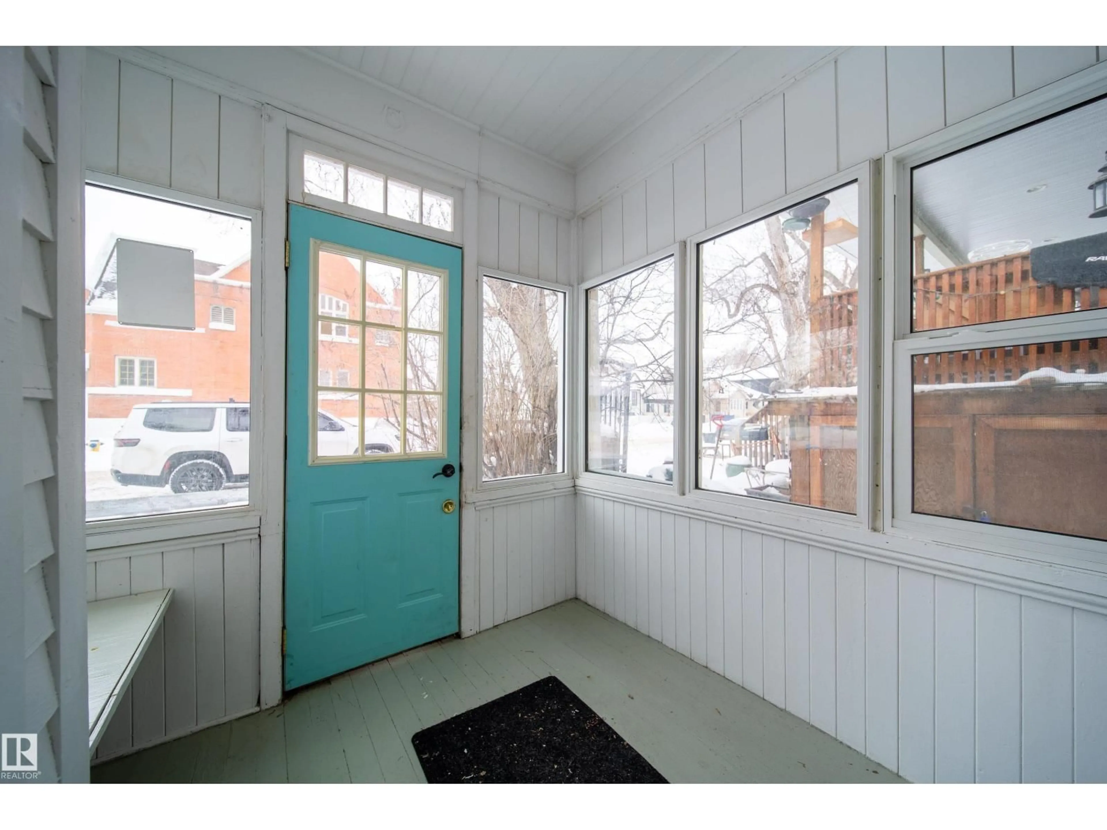 Indoor entryway for 10803 93 ST, Edmonton Alberta T5H1Y7