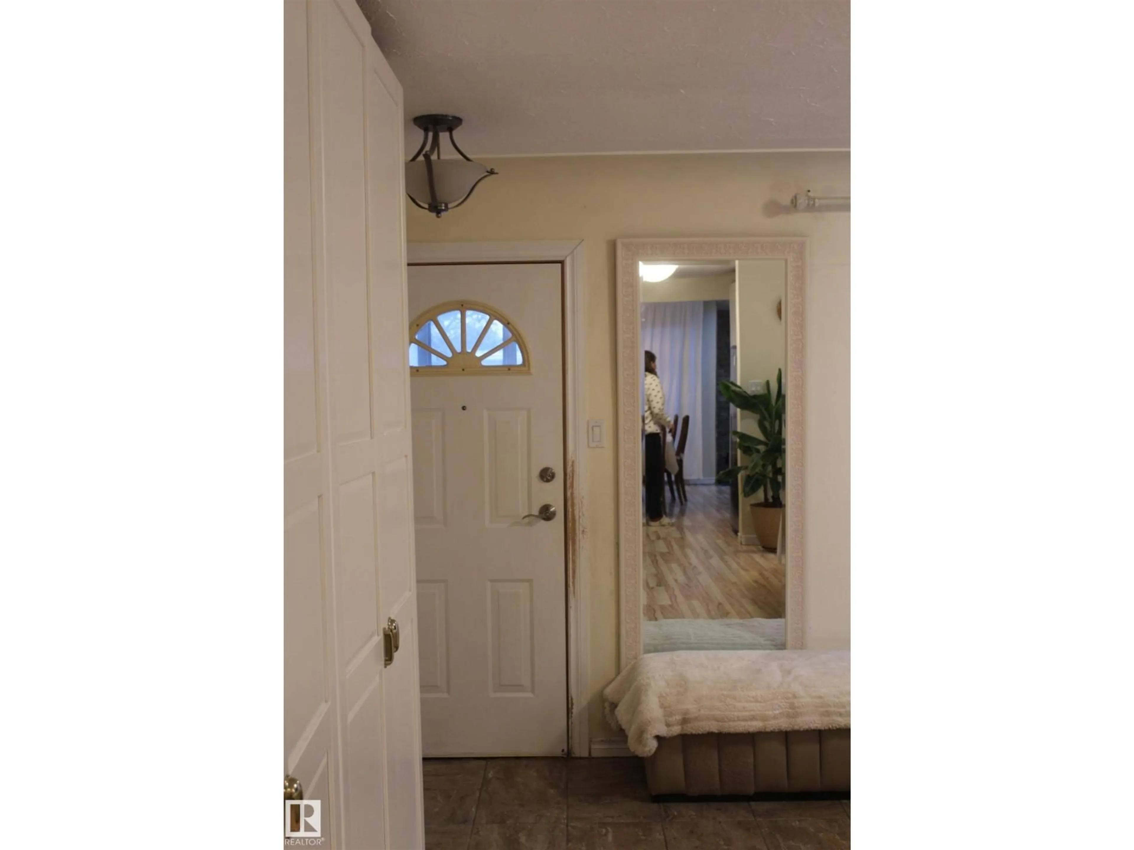 Indoor entryway for NW - 12432 134 ST, Edmonton Alberta T5L1V2