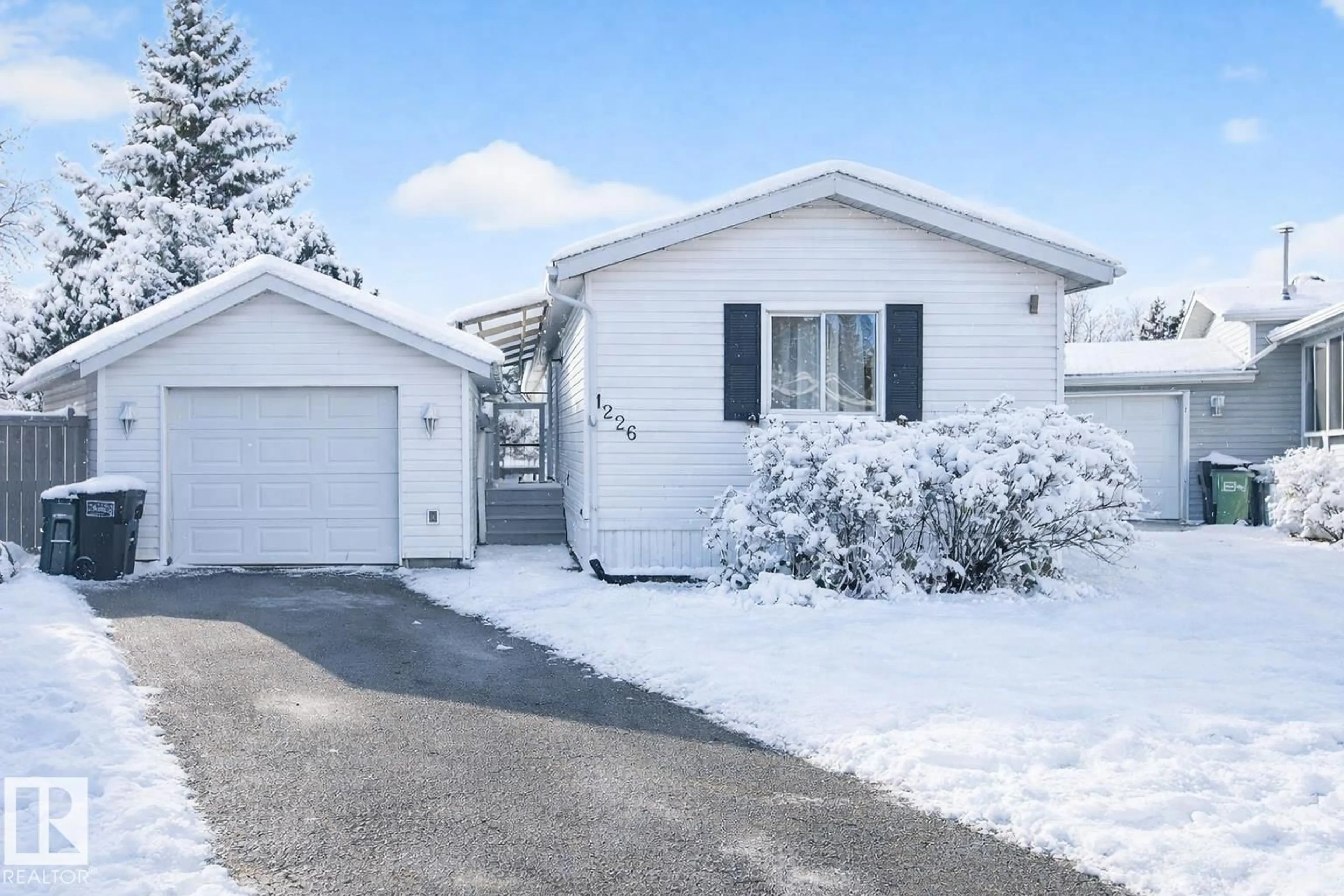 Home with vinyl exterior material, street for NW - 1226 WEST VIEW RI, Edmonton Alberta T5S1T6