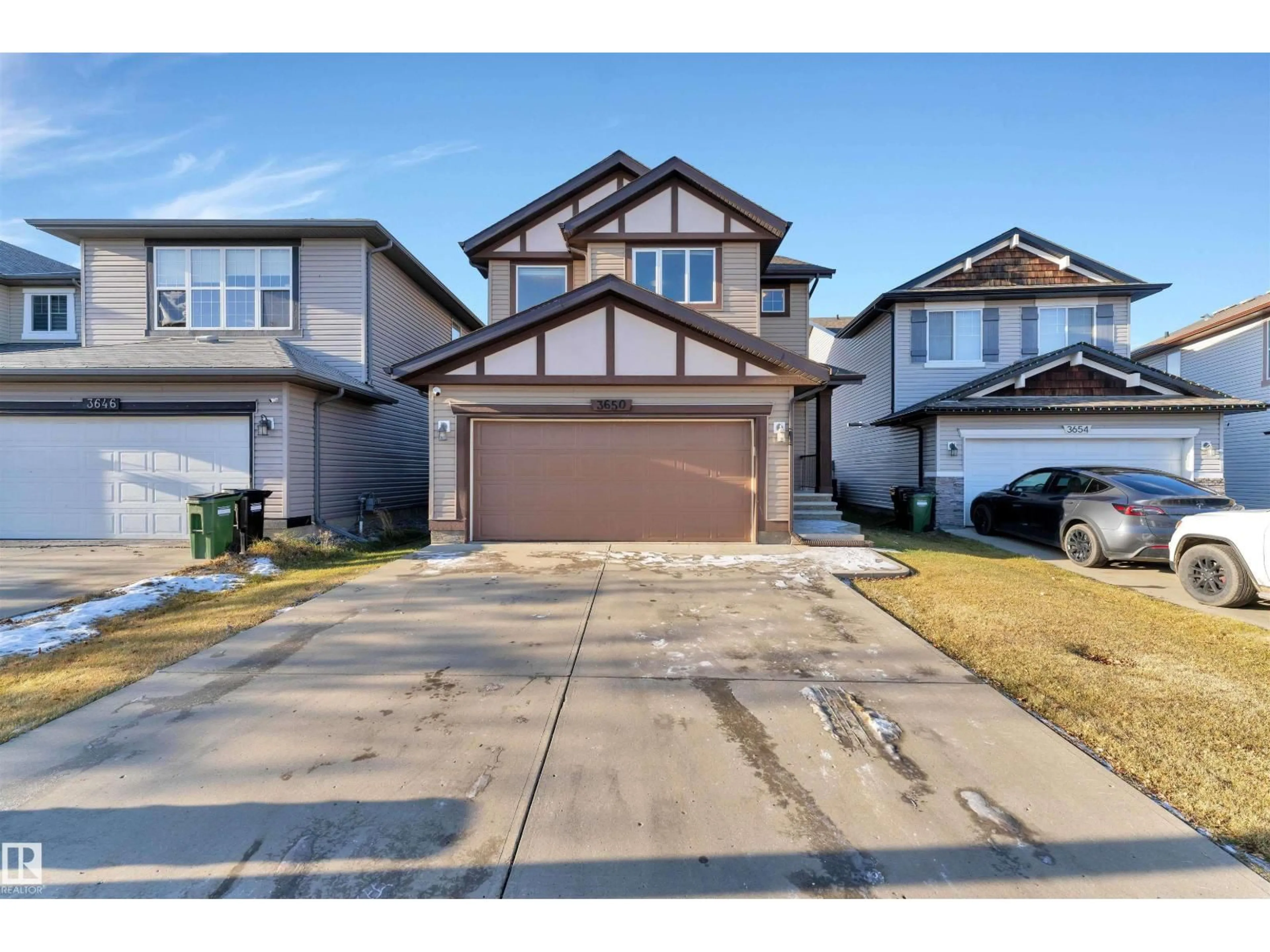 A pic from outside/outdoor area/front of a property/back of a property/a pic from drone, street for 3650 13 ST, Edmonton Alberta T6J0J5