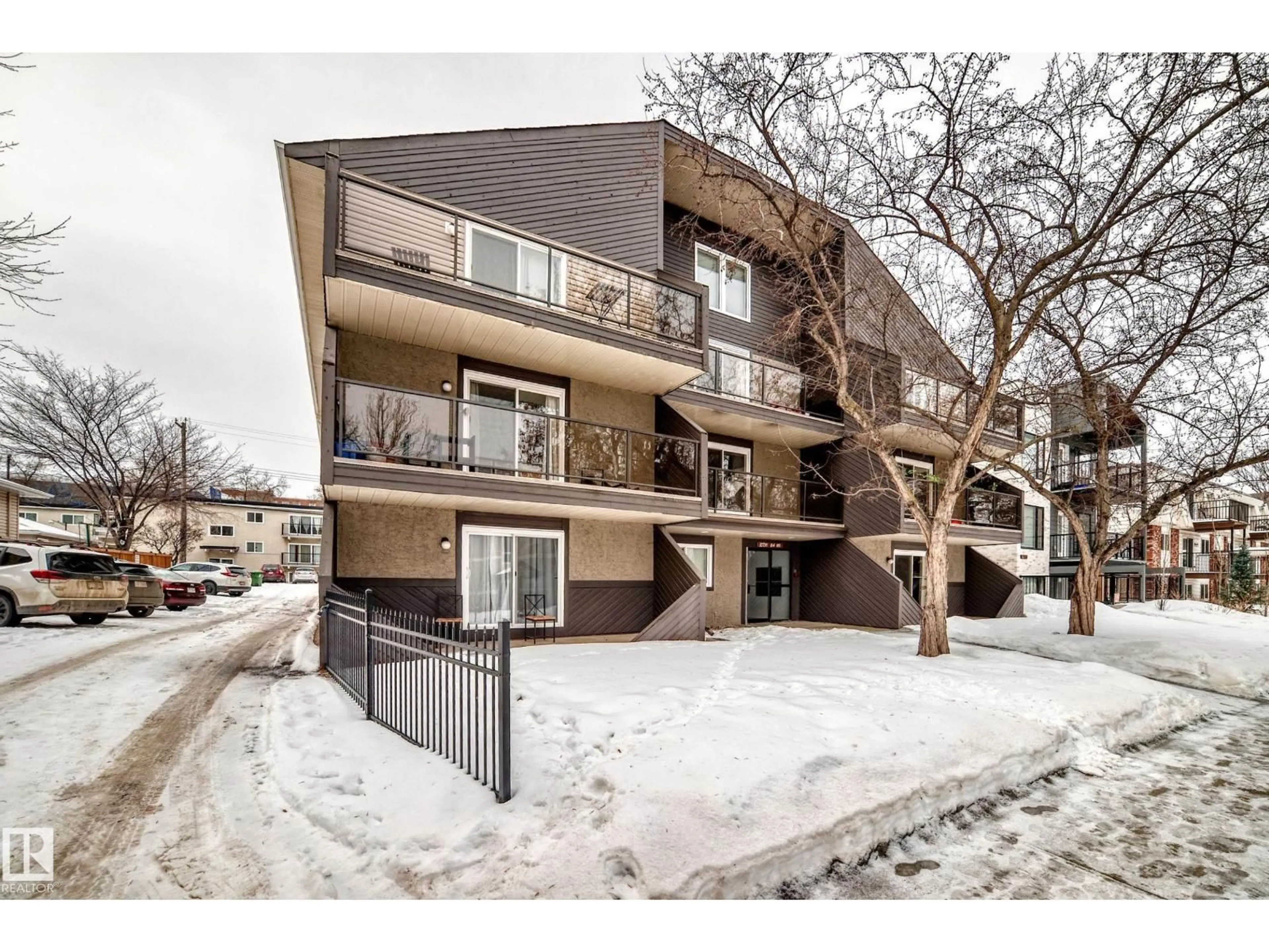 Patio, unknown for 202 - 10731 84 AV, Edmonton Alberta T6E2H8