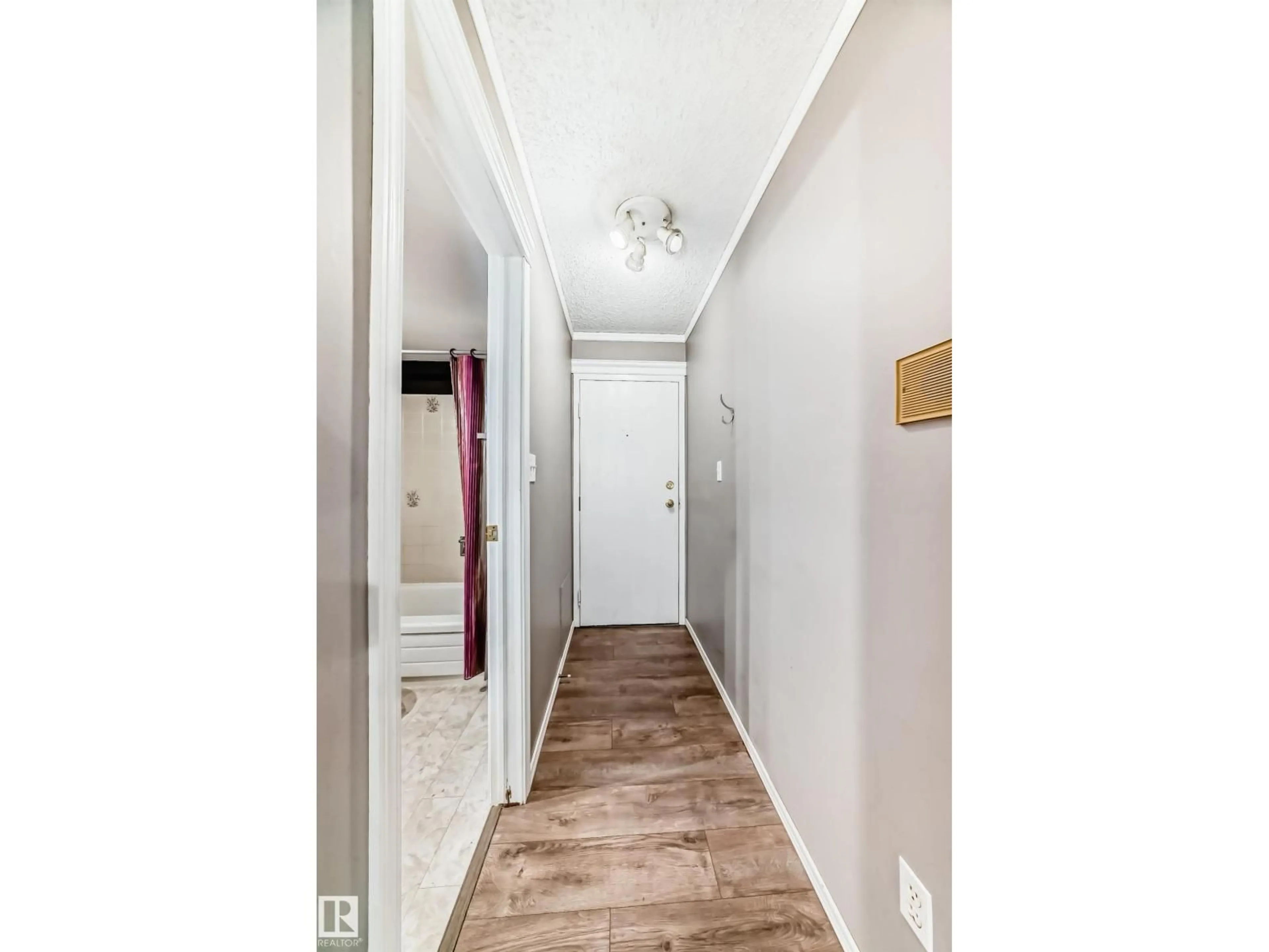 Indoor entryway for 202 - 10731 84 AV, Edmonton Alberta T6E2H8