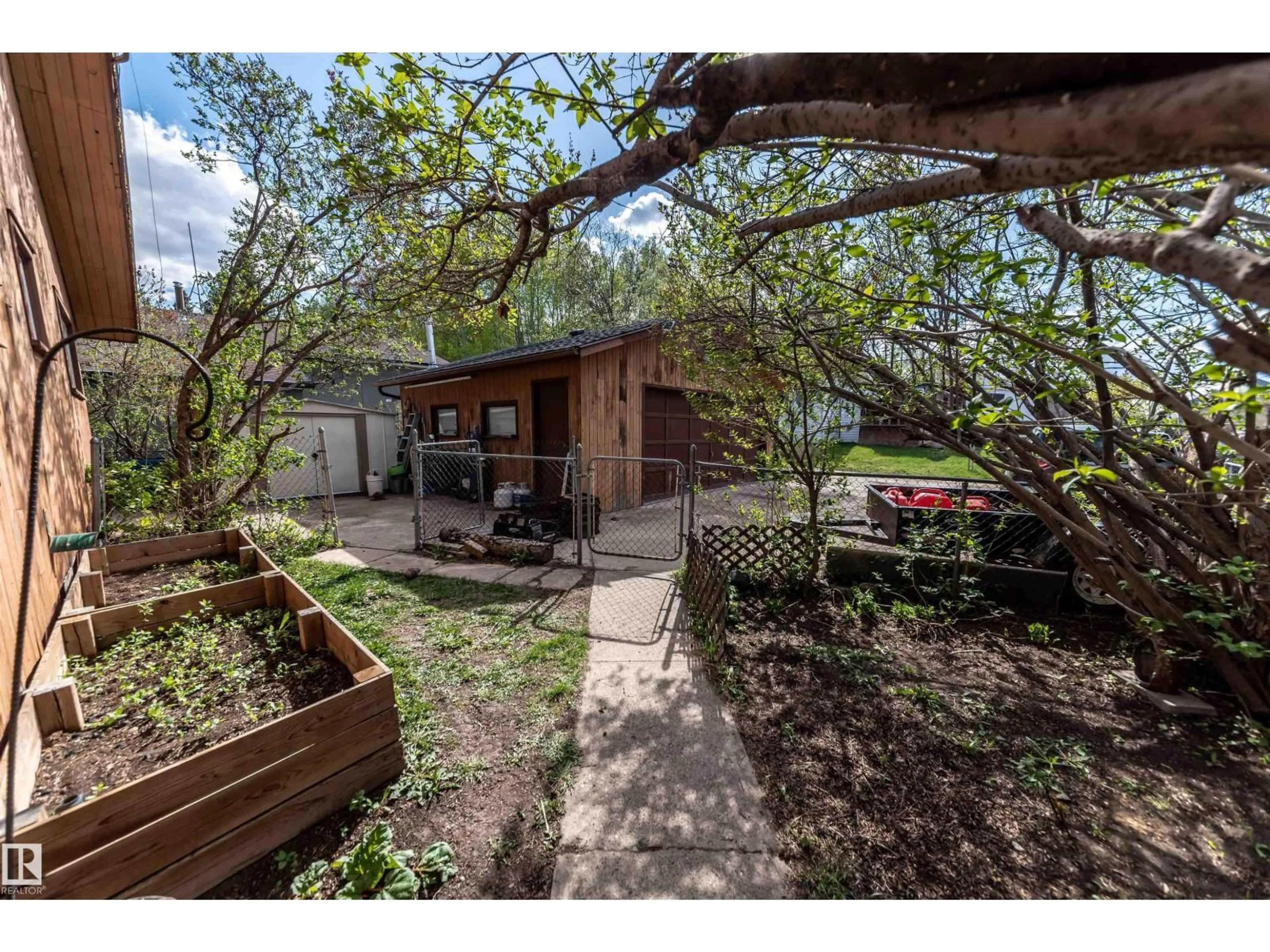 A pic from outside/outdoor area/front of a property/back of a property/a pic from drone, street for 1621 MARINE CR, Rural Lac Ste. Anne County Alberta T0E0A2