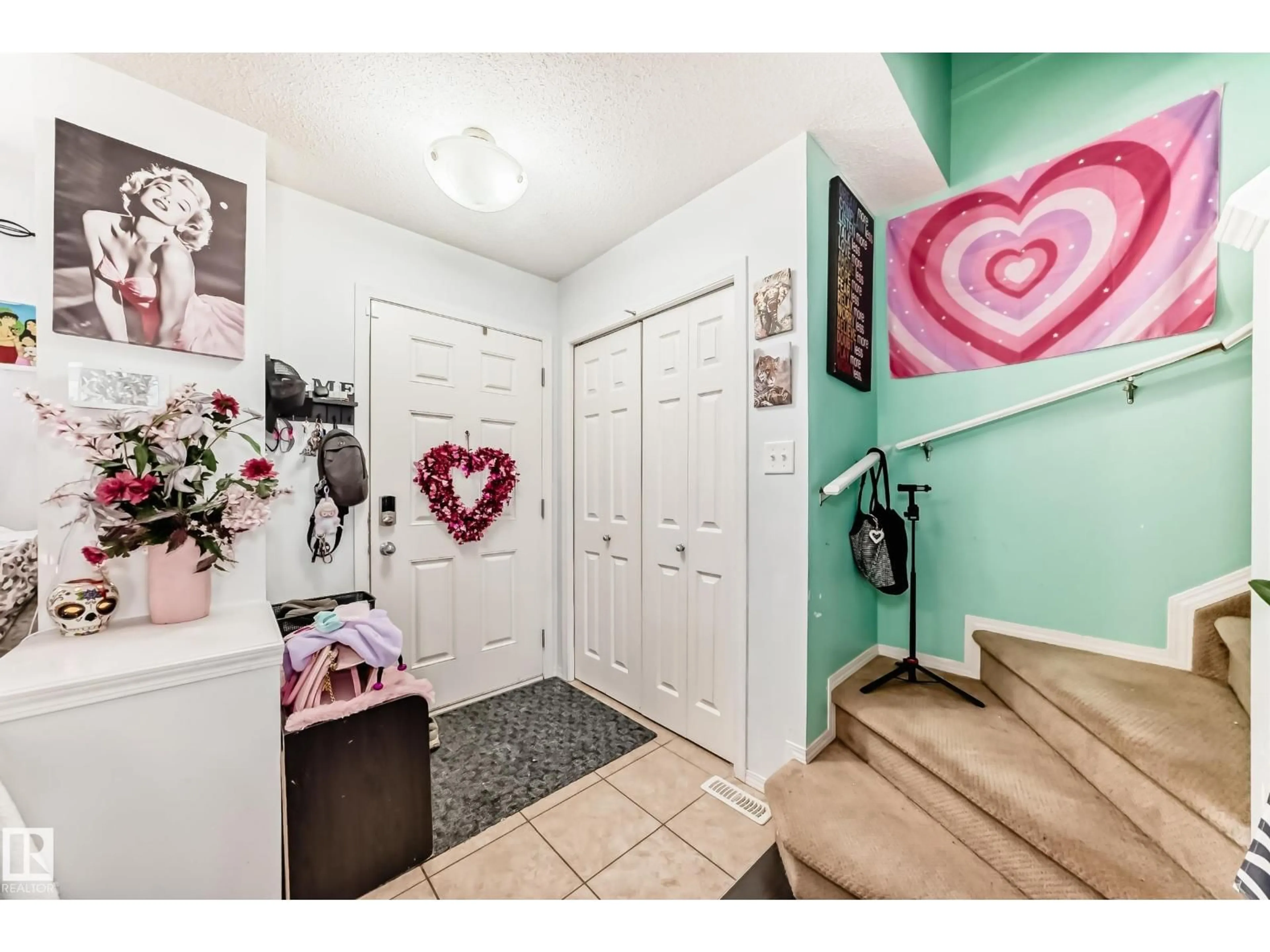 Indoor entryway for NW - 6039 214 ST, Edmonton Alberta T6M0K1