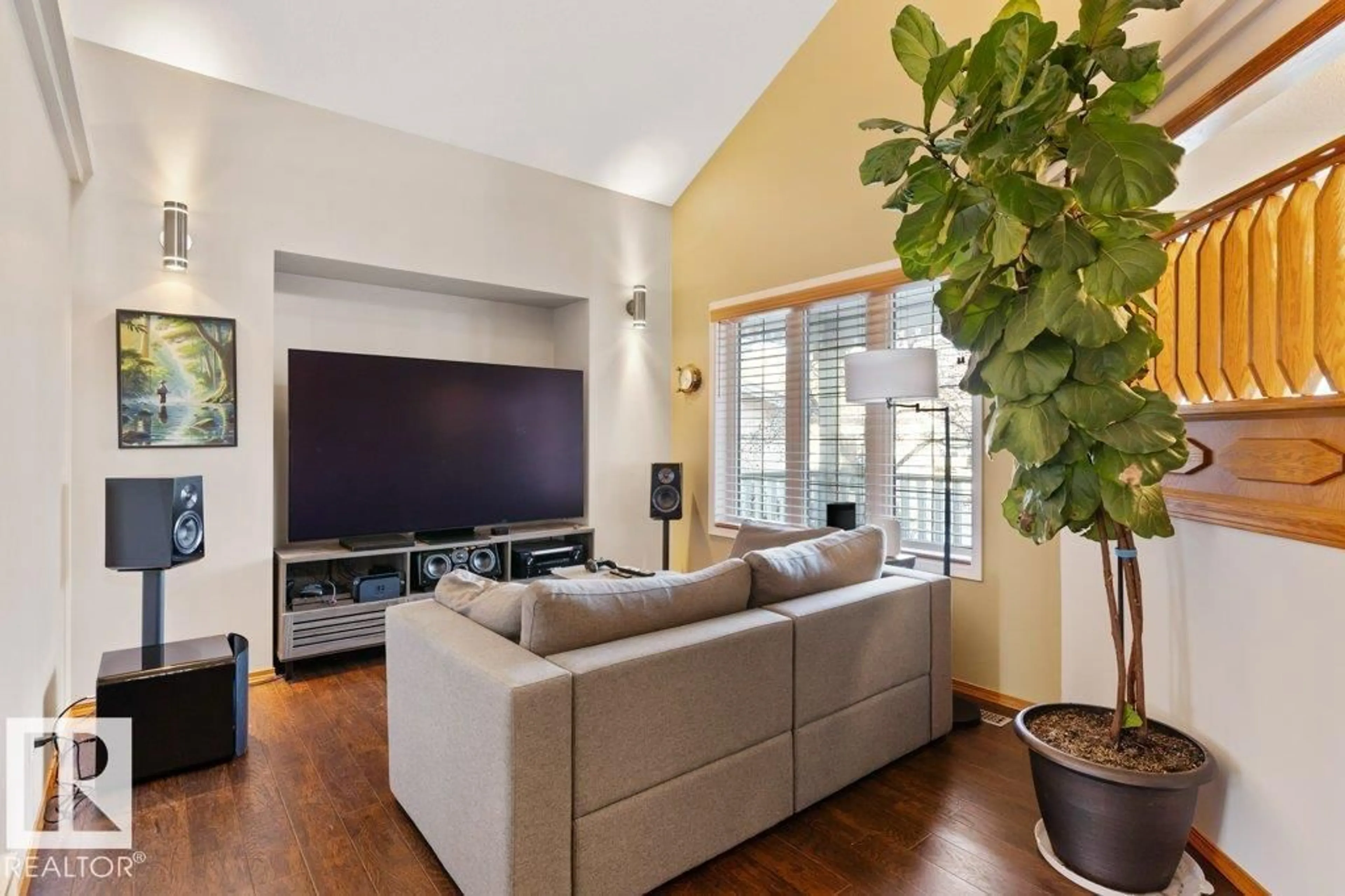 Home theater for 16 OAKMONT DR, St. Albert Alberta T8N6K6