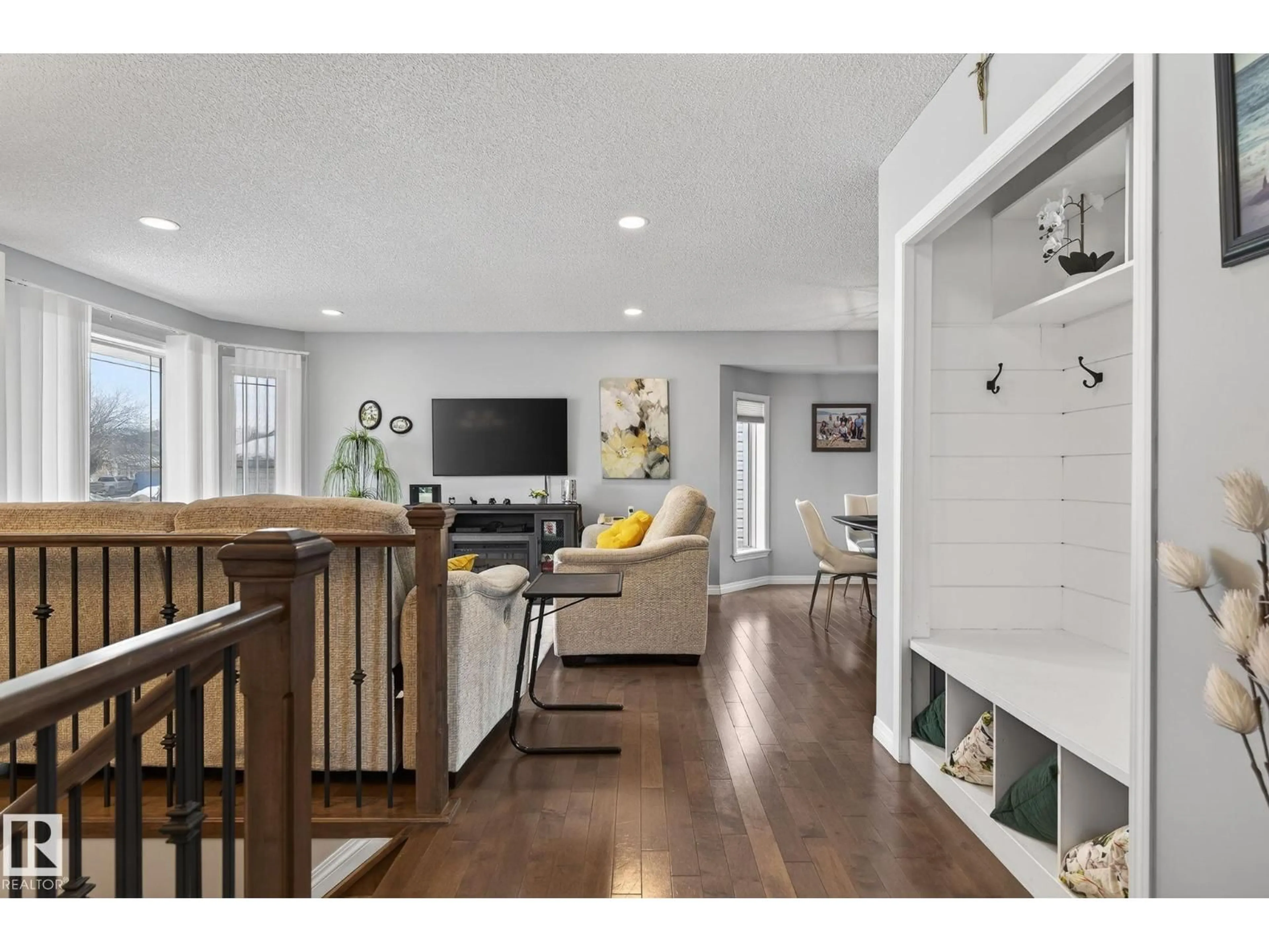 Open concept kitchen, wood/laminate floor for 91 WESTMEWS, Fort Saskatchewan Alberta T8L3W7