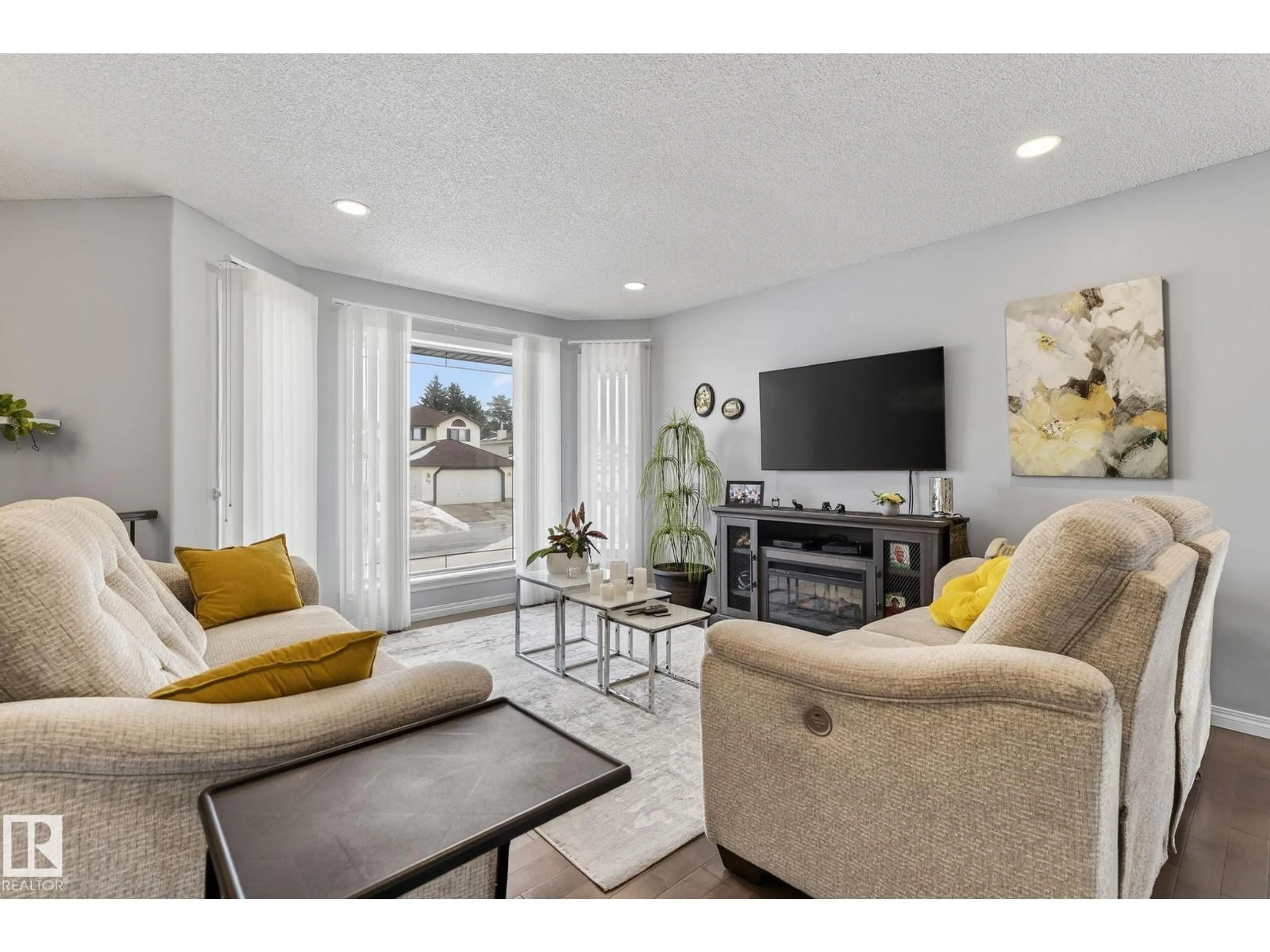 Living room with furniture, unknown for 91 WESTMEWS, Fort Saskatchewan Alberta T8L3W7