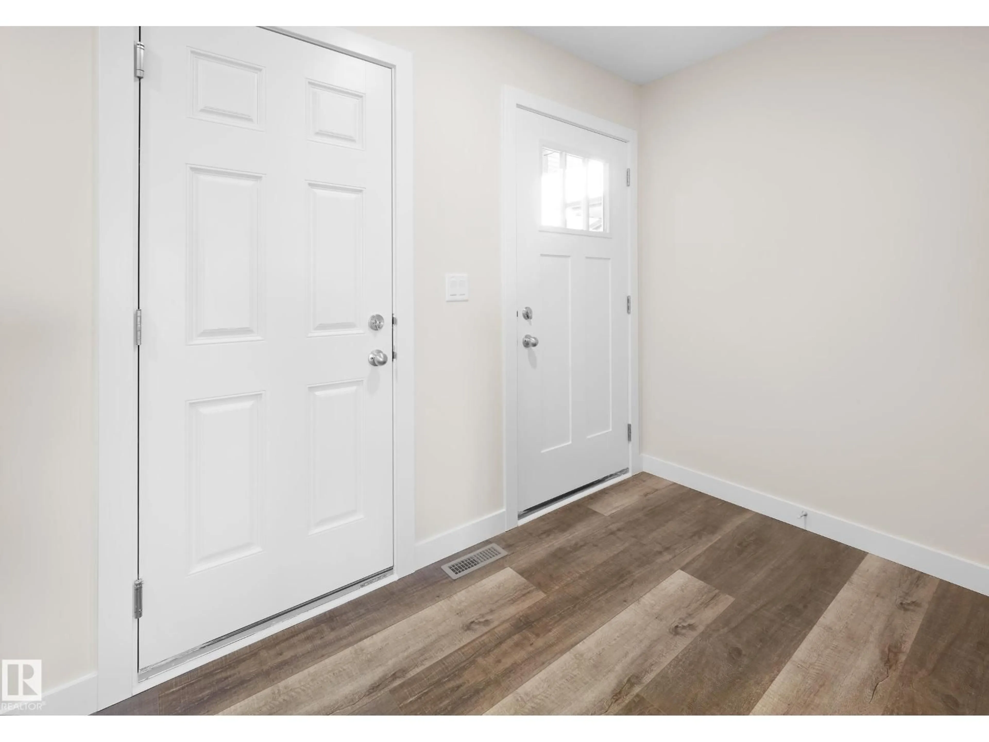 Indoor entryway for 752 BERG LO, Leduc Alberta T9E1G8