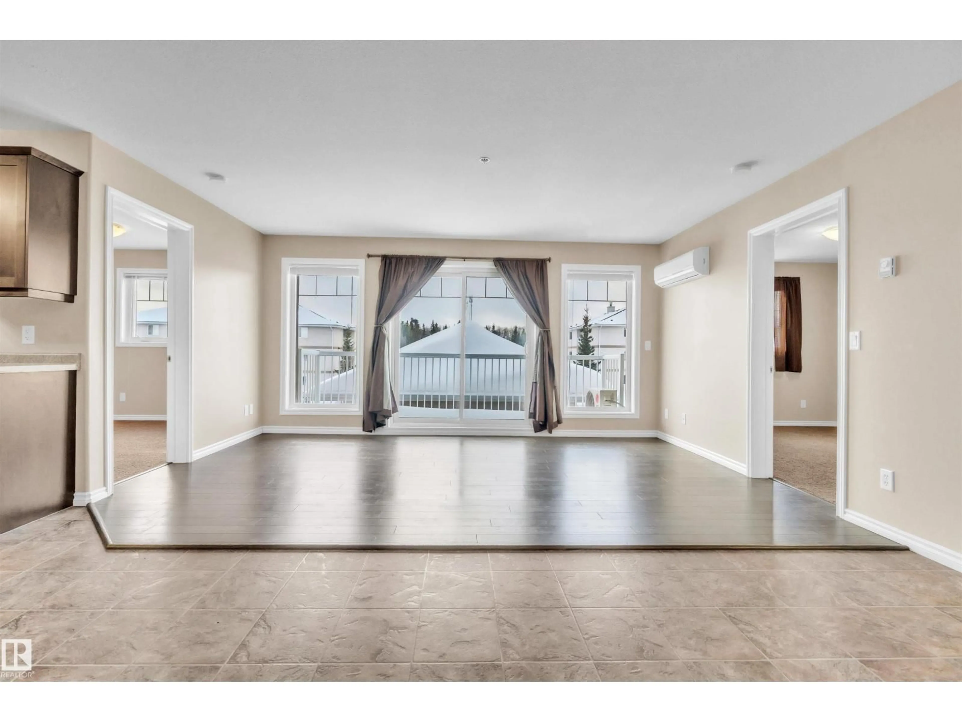 Indoor foyer for 3204 901 16 ST, Cold Lake Alberta T9M2J1