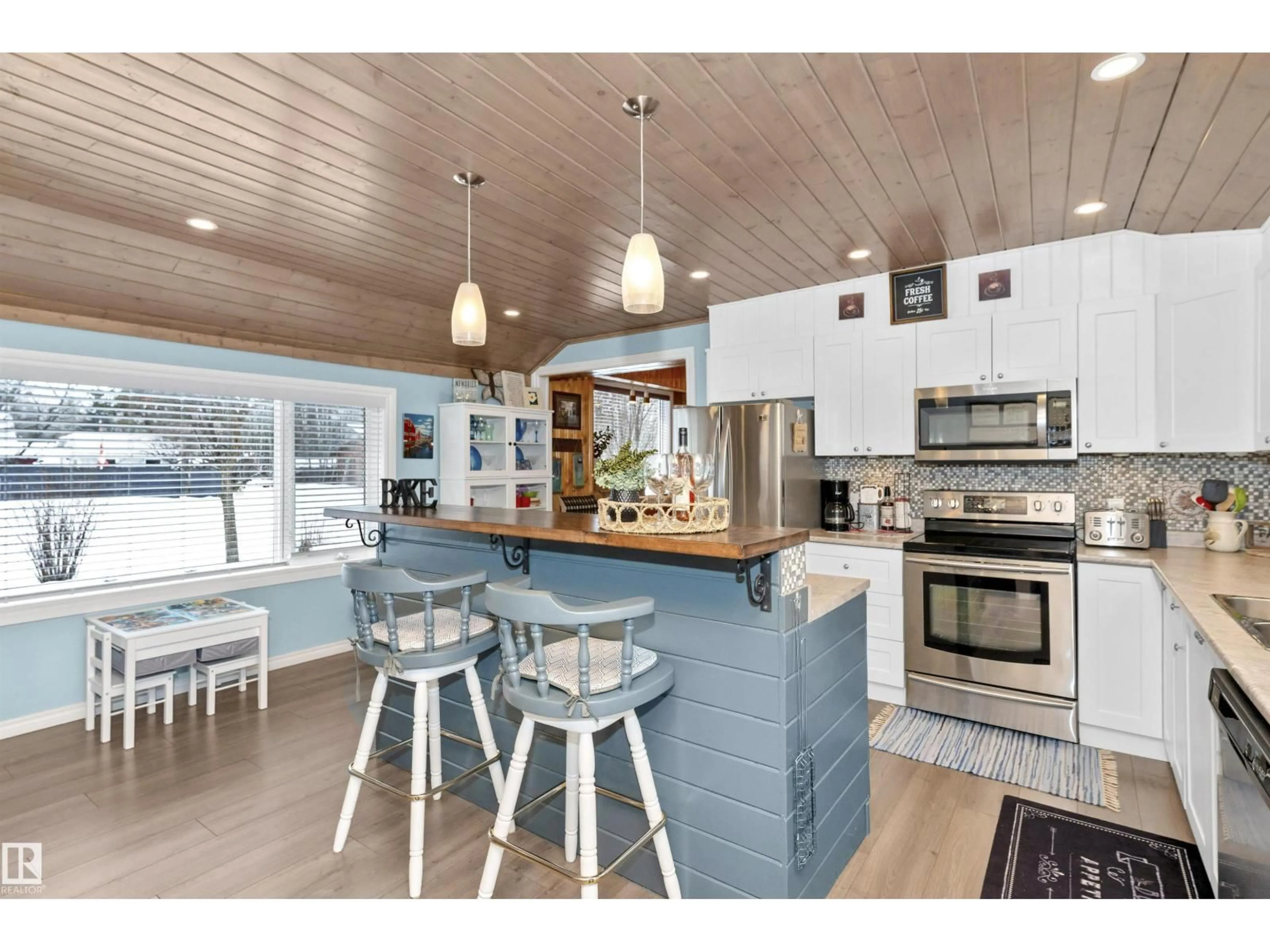 Open concept kitchen, unknown for 516 5 ST, Rural Lac Ste. Anne County Alberta T0E0A2