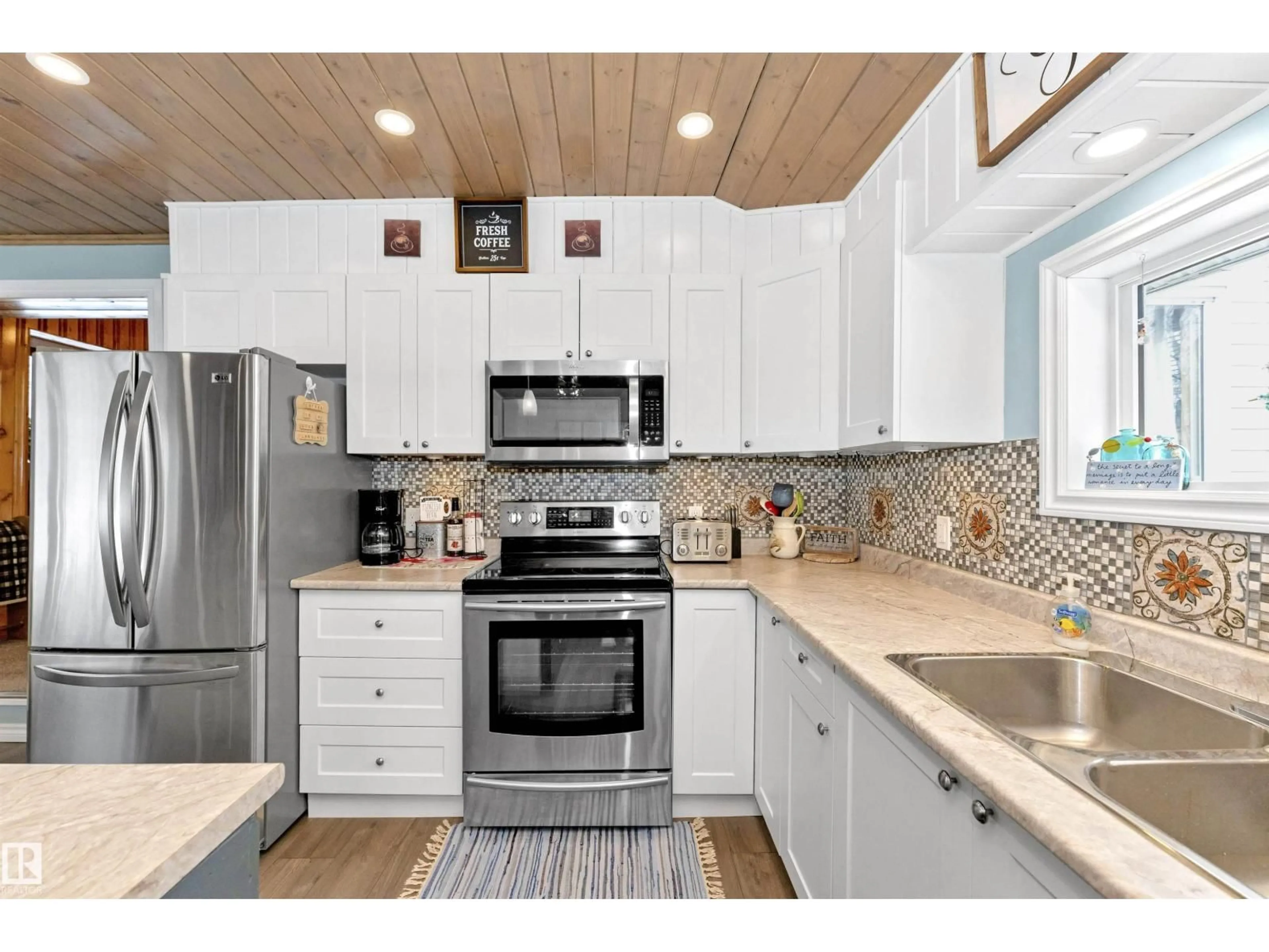 Open concept kitchen, unknown for 516 5 ST, Rural Lac Ste. Anne County Alberta T0E0A2