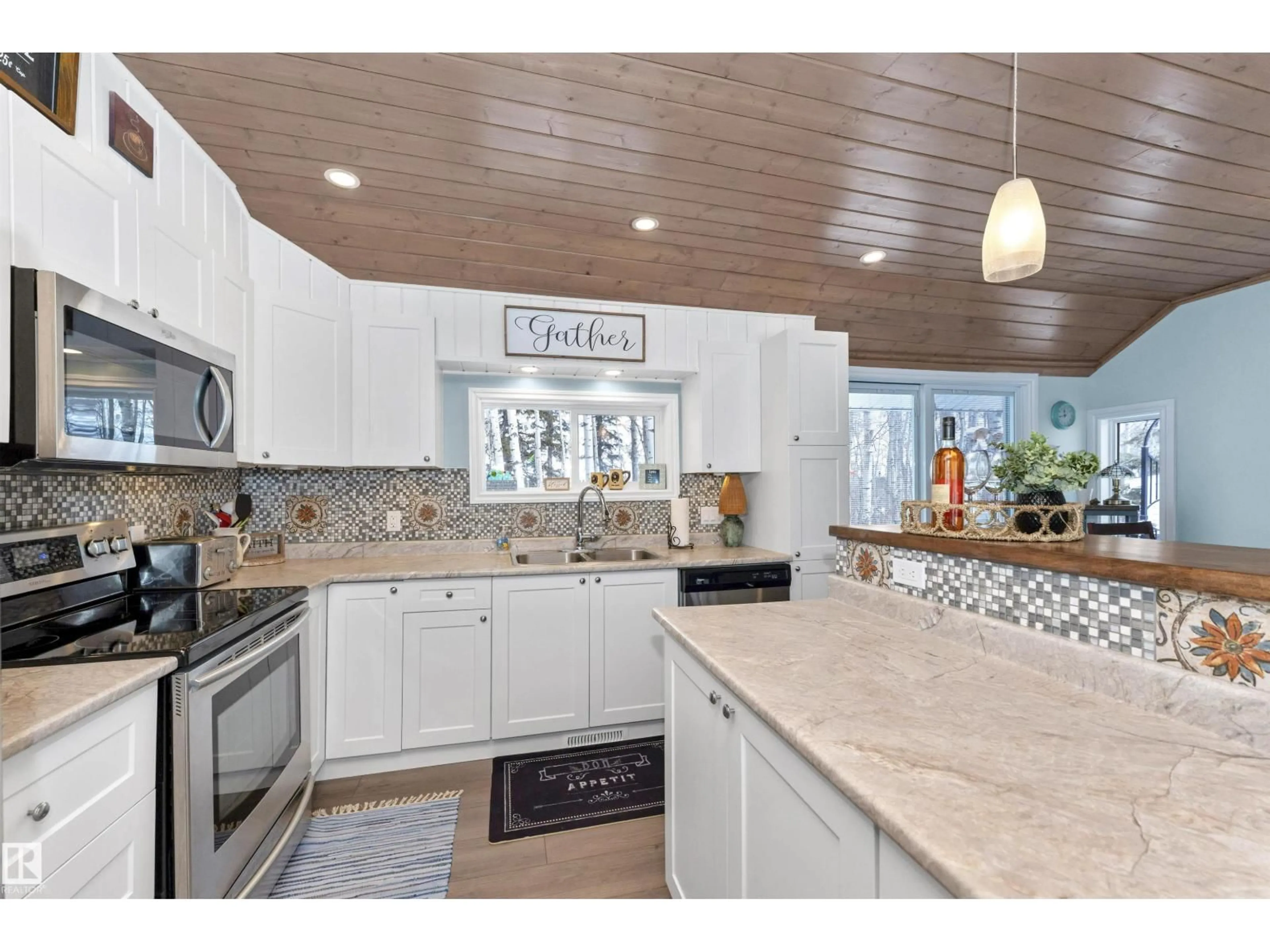 Open concept kitchen, ceramic/tile floor for 516 5 ST, Rural Lac Ste. Anne County Alberta T0E0A2