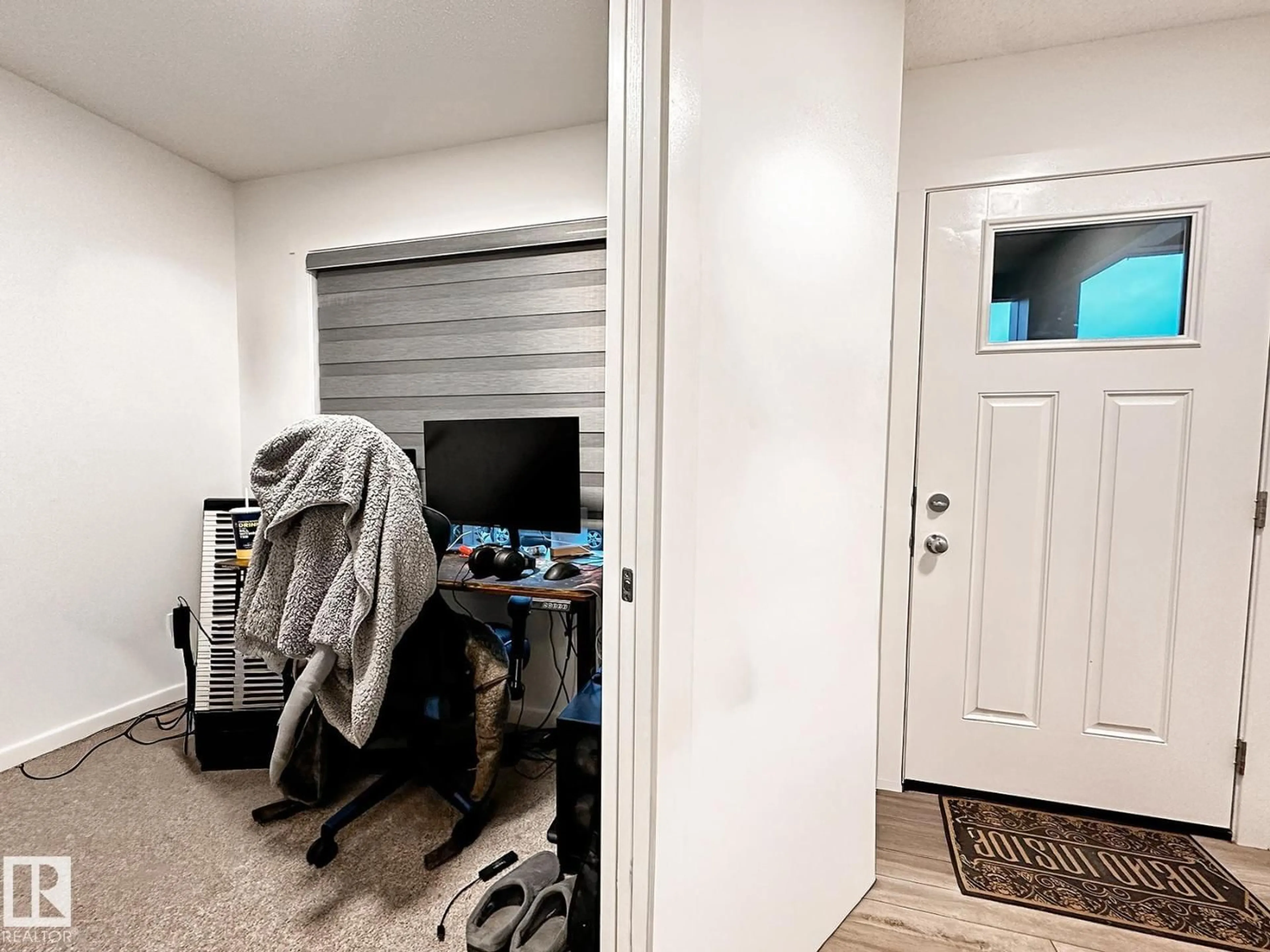 Indoor entryway for 13 - 1025 SECORD PROMENADE, Edmonton Alberta T5T7V4