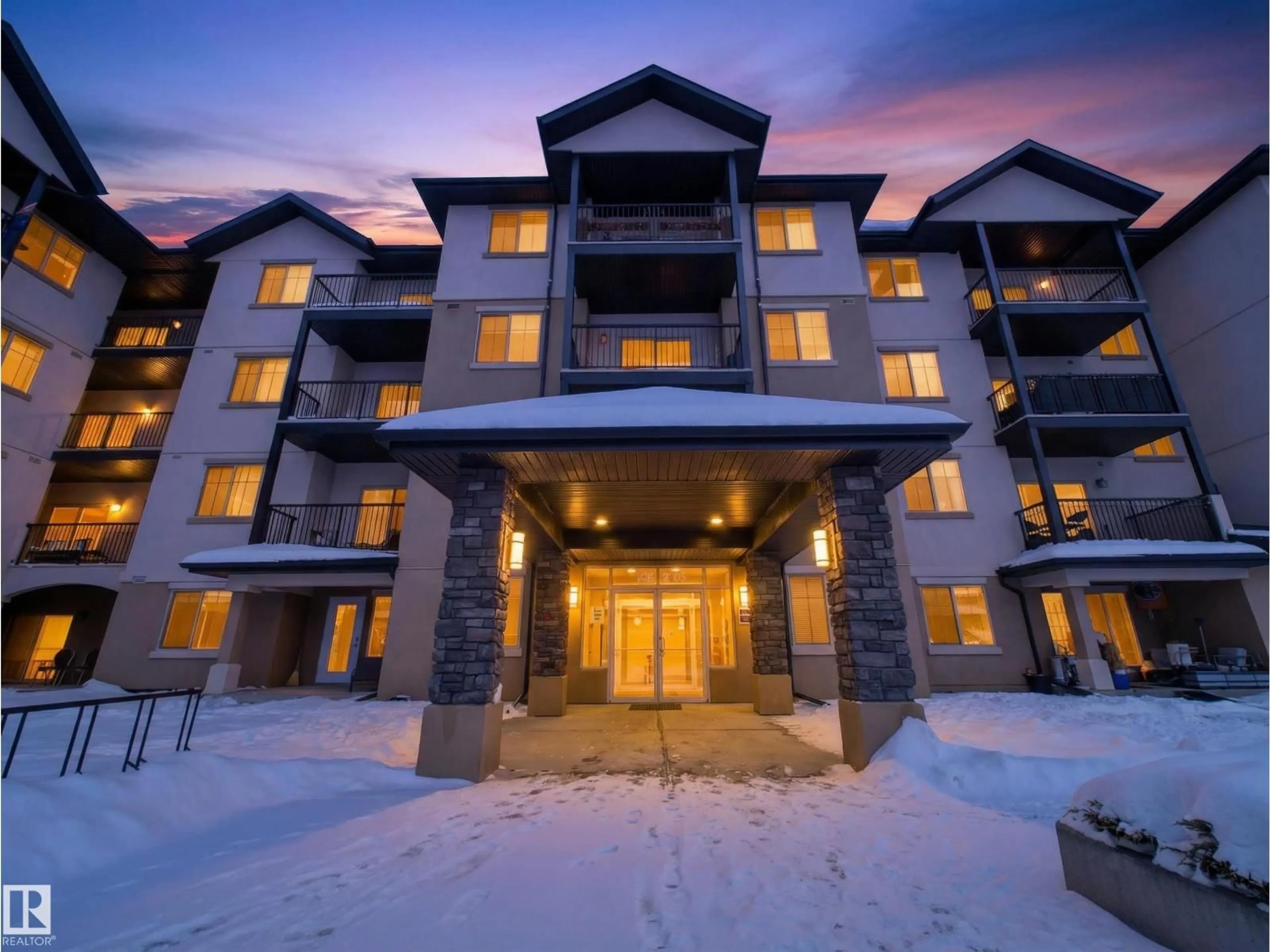 Indoor foyer for 113 10530 56 AV NW, Edmonton Alberta T6H0X7