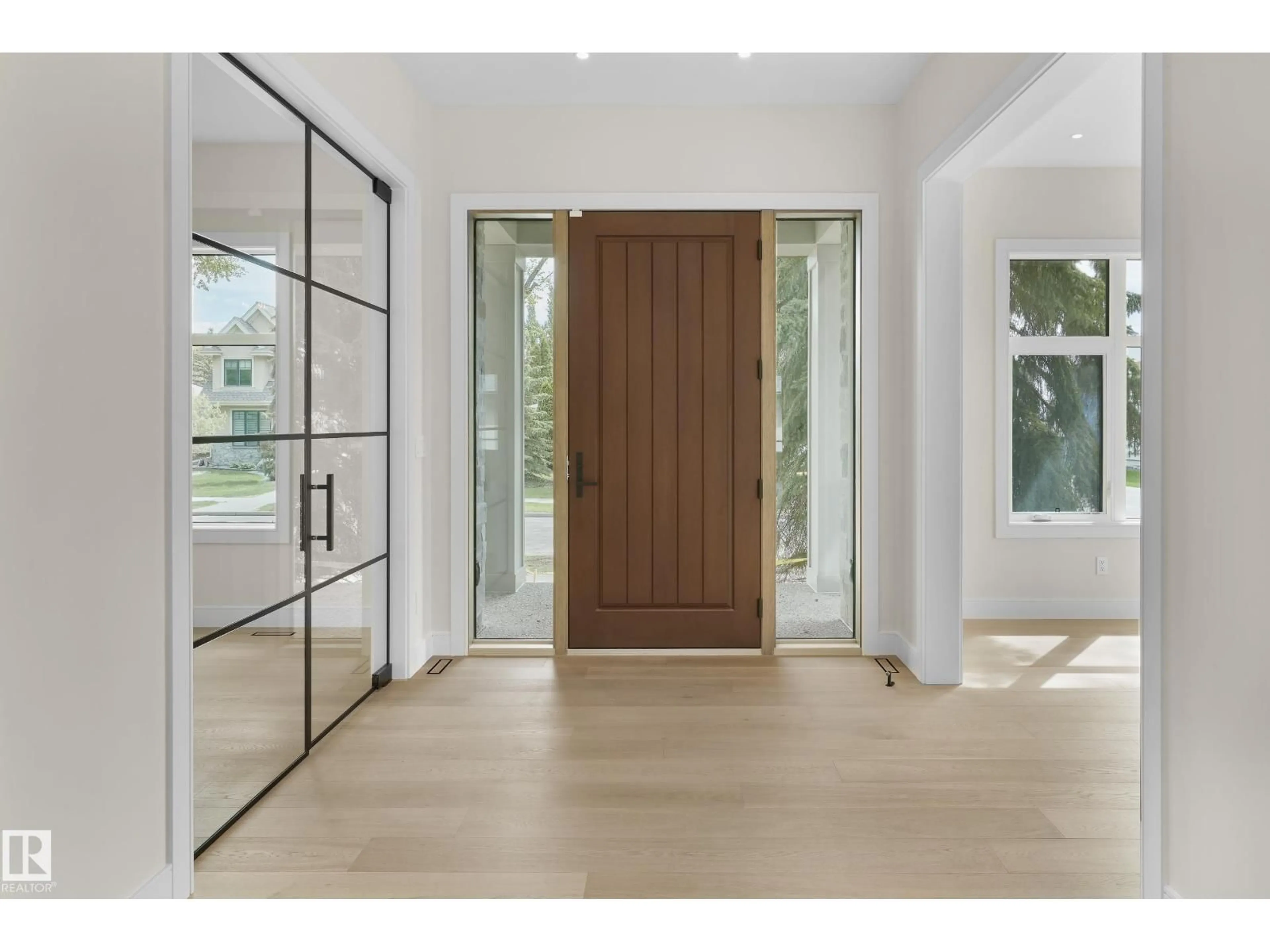 Indoor entryway for 9704 146 ST, Edmonton Alberta T5N2Z4