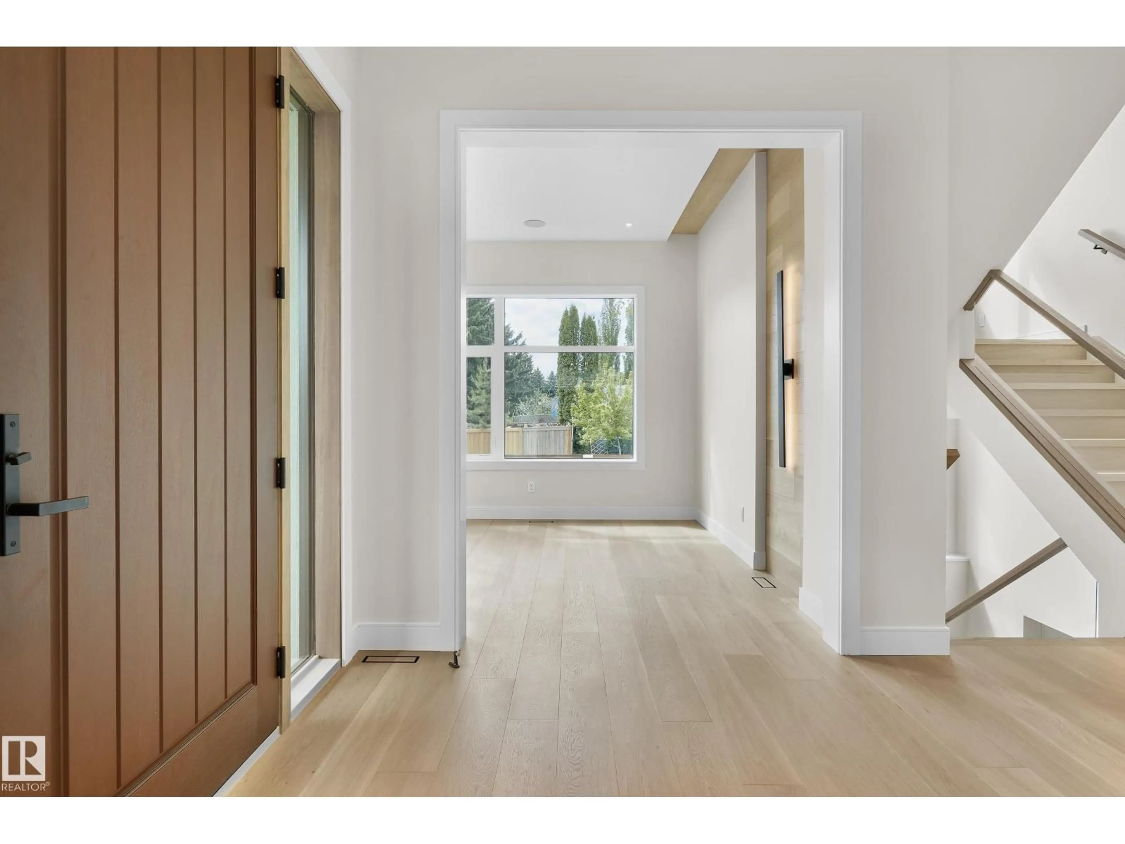 Indoor entryway for 9704 146 ST, Edmonton Alberta T5N2Z4