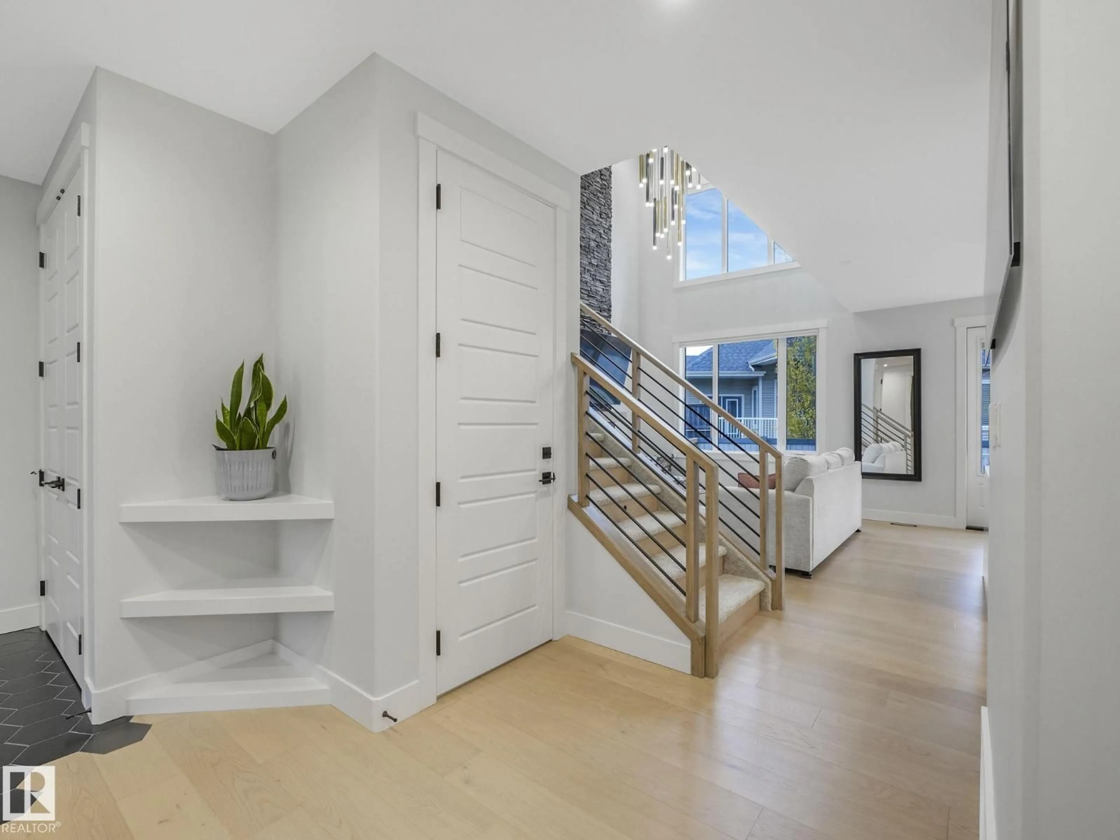 Indoor entryway for 53 AUTUMNWOOD CR, Spruce Grove Alberta T7X0J3