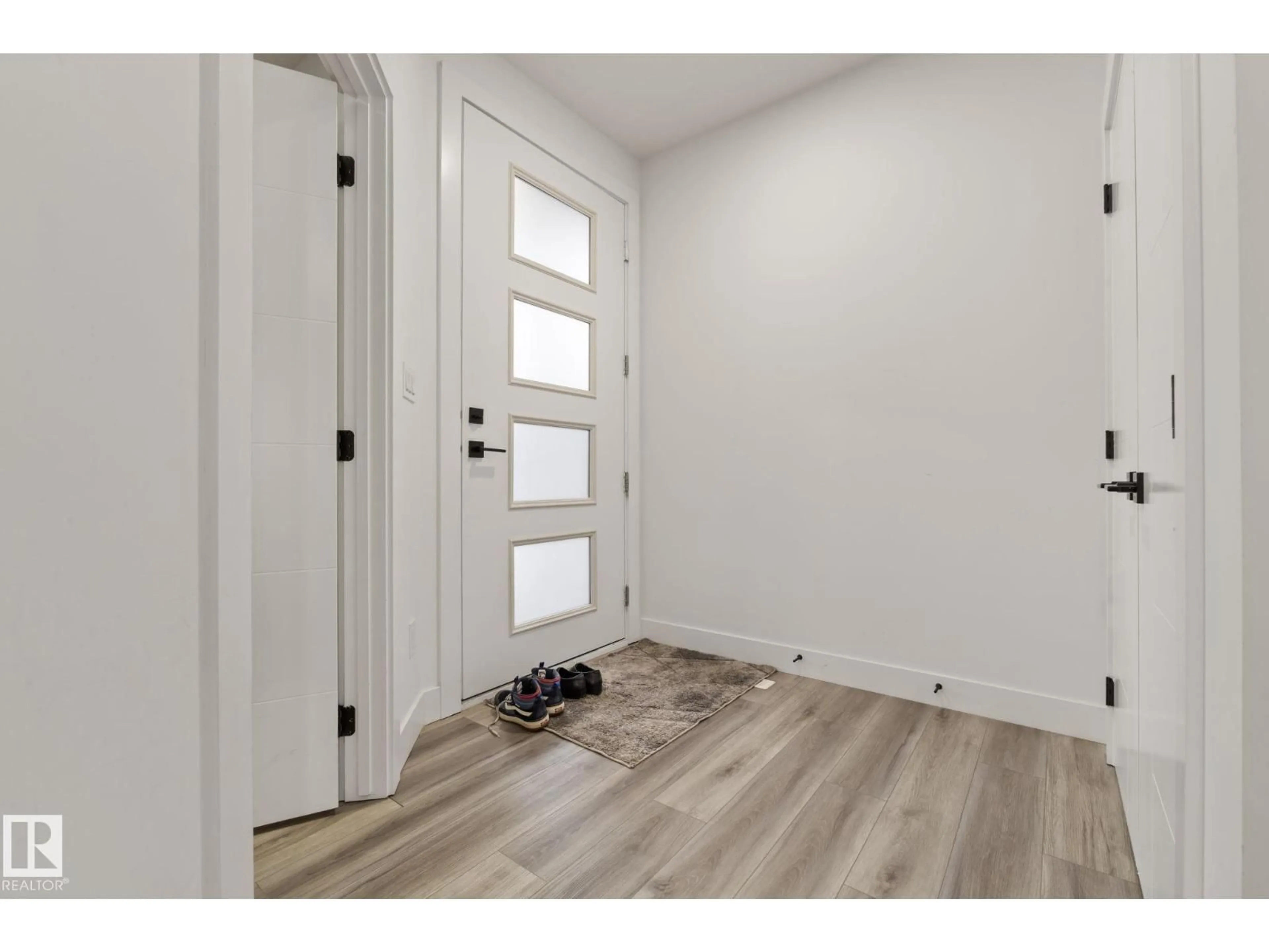 Indoor entryway for 5368 KIMBALL PL, Edmonton Alberta T6W5E5