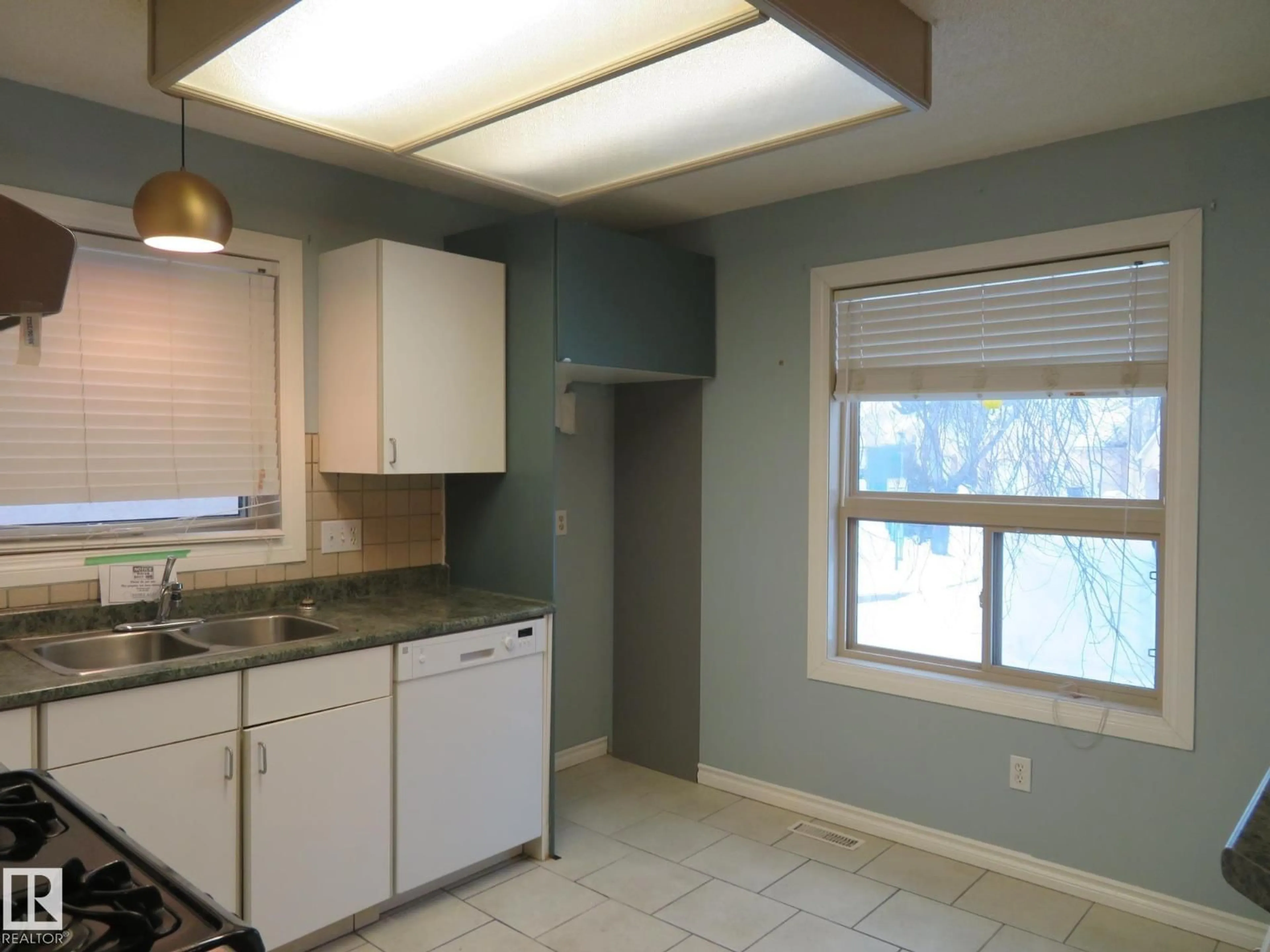 Standard kitchen, unknown for 1855 MILL WOODS RD E, Edmonton Alberta T6L6K2