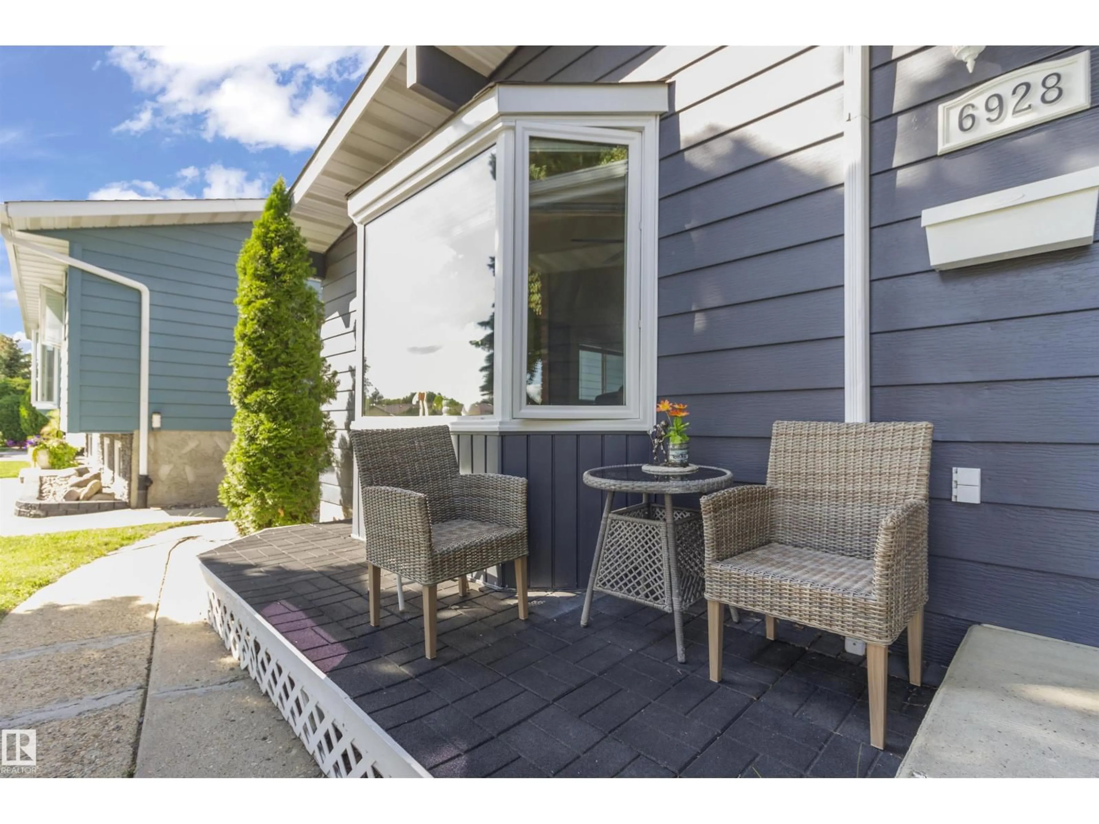 Patio, street for 6928 13 AV, Edmonton Alberta T6K3P7