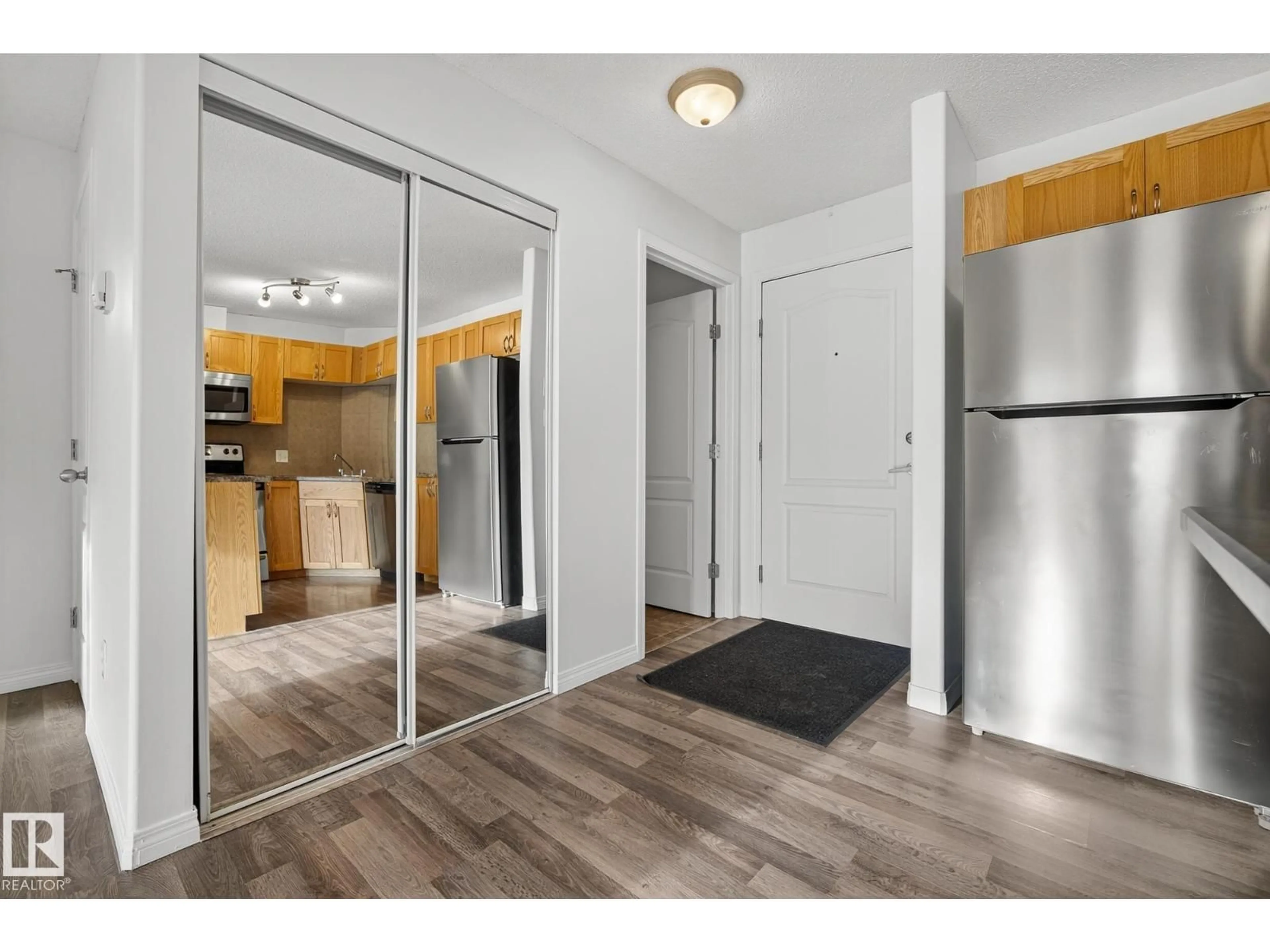 Indoor entryway for #1124 - 1124 CLAREVIEW STATION DR, Edmonton Alberta T5Y0E6