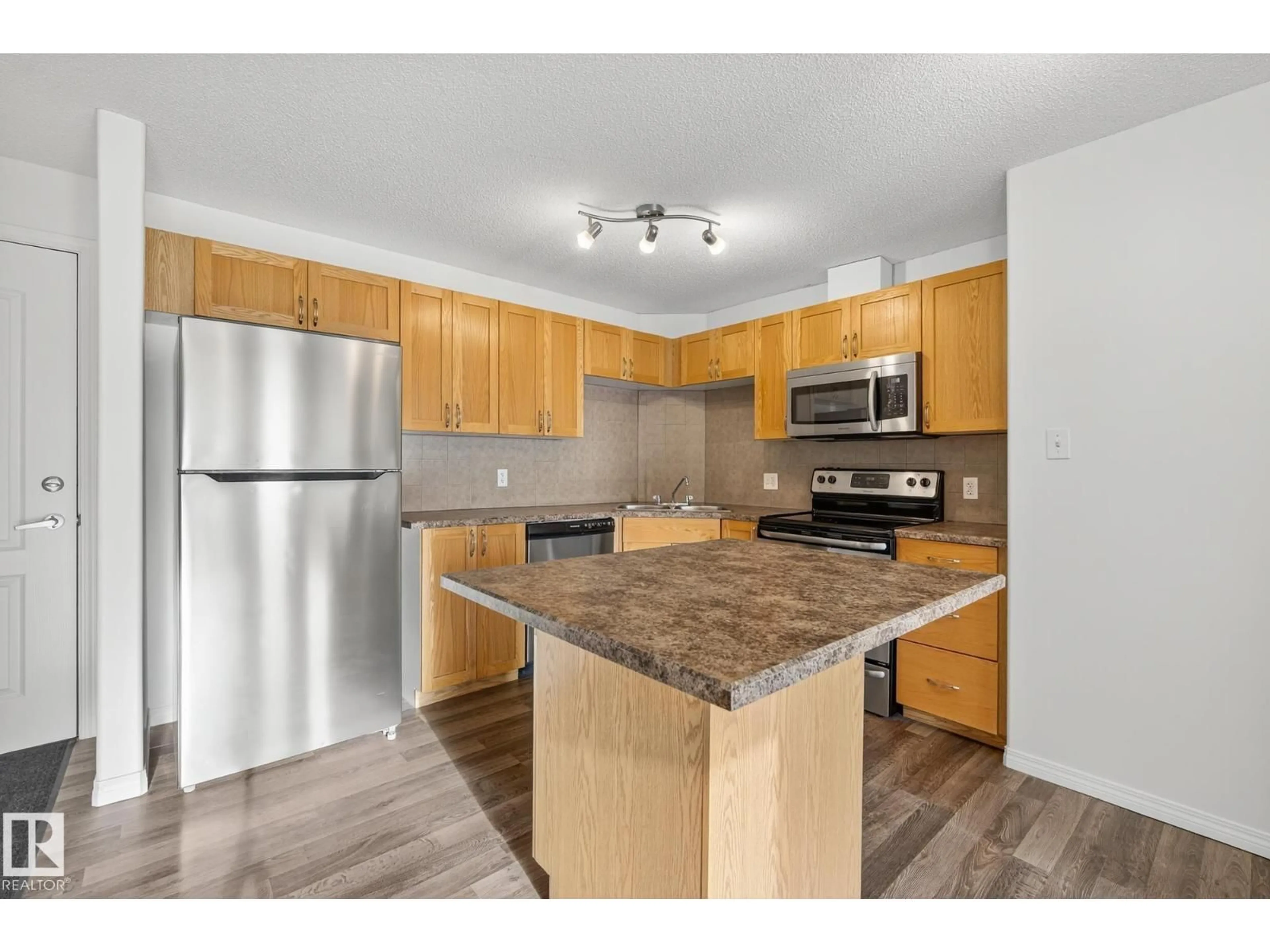 Standard kitchen, wood/laminate floor for #1124 - 1124 CLAREVIEW STATION DR, Edmonton Alberta T5Y0E6