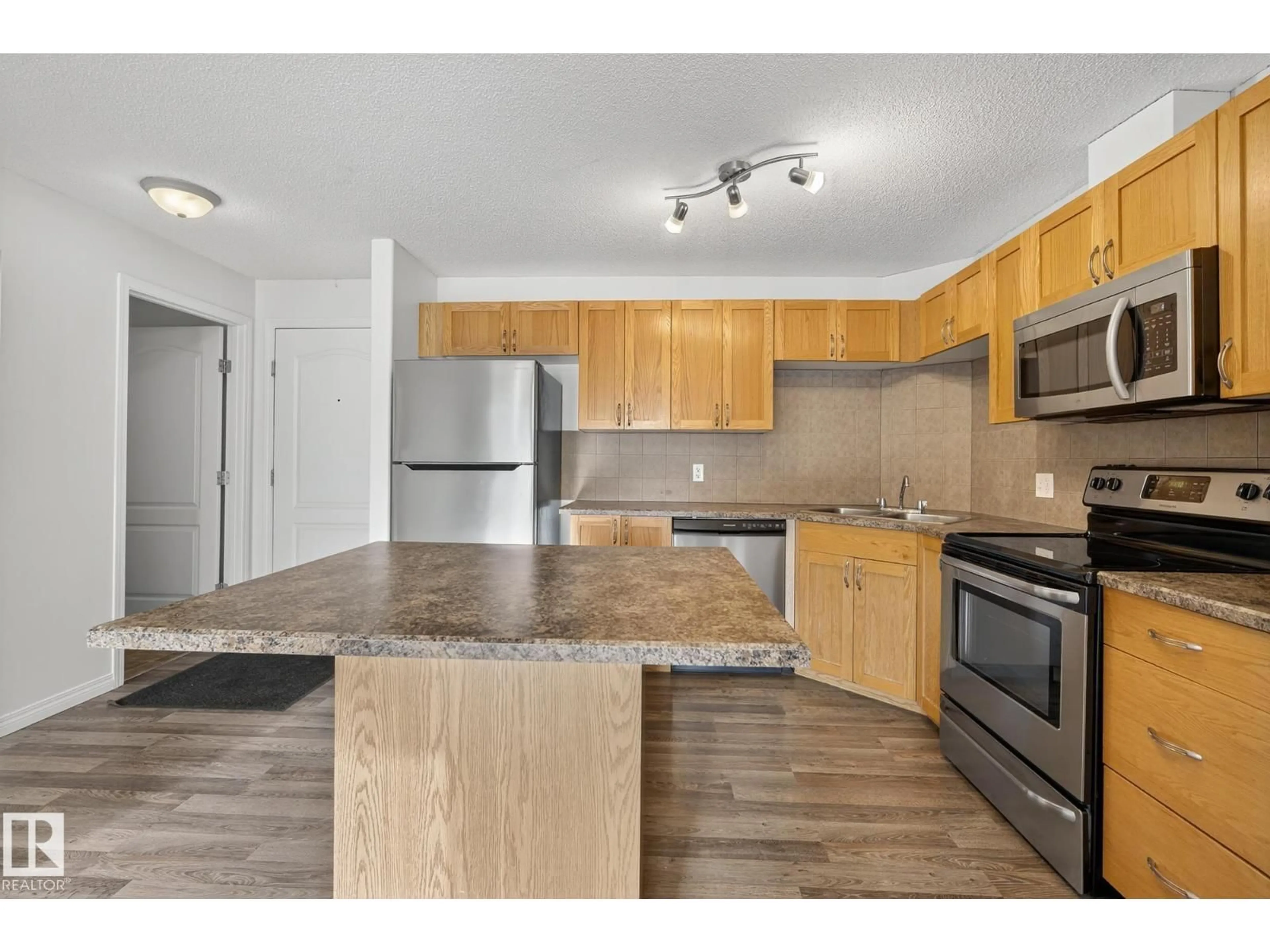 Standard kitchen, wood/laminate floor for #1124 - 1124 CLAREVIEW STATION DR, Edmonton Alberta T5Y0E6