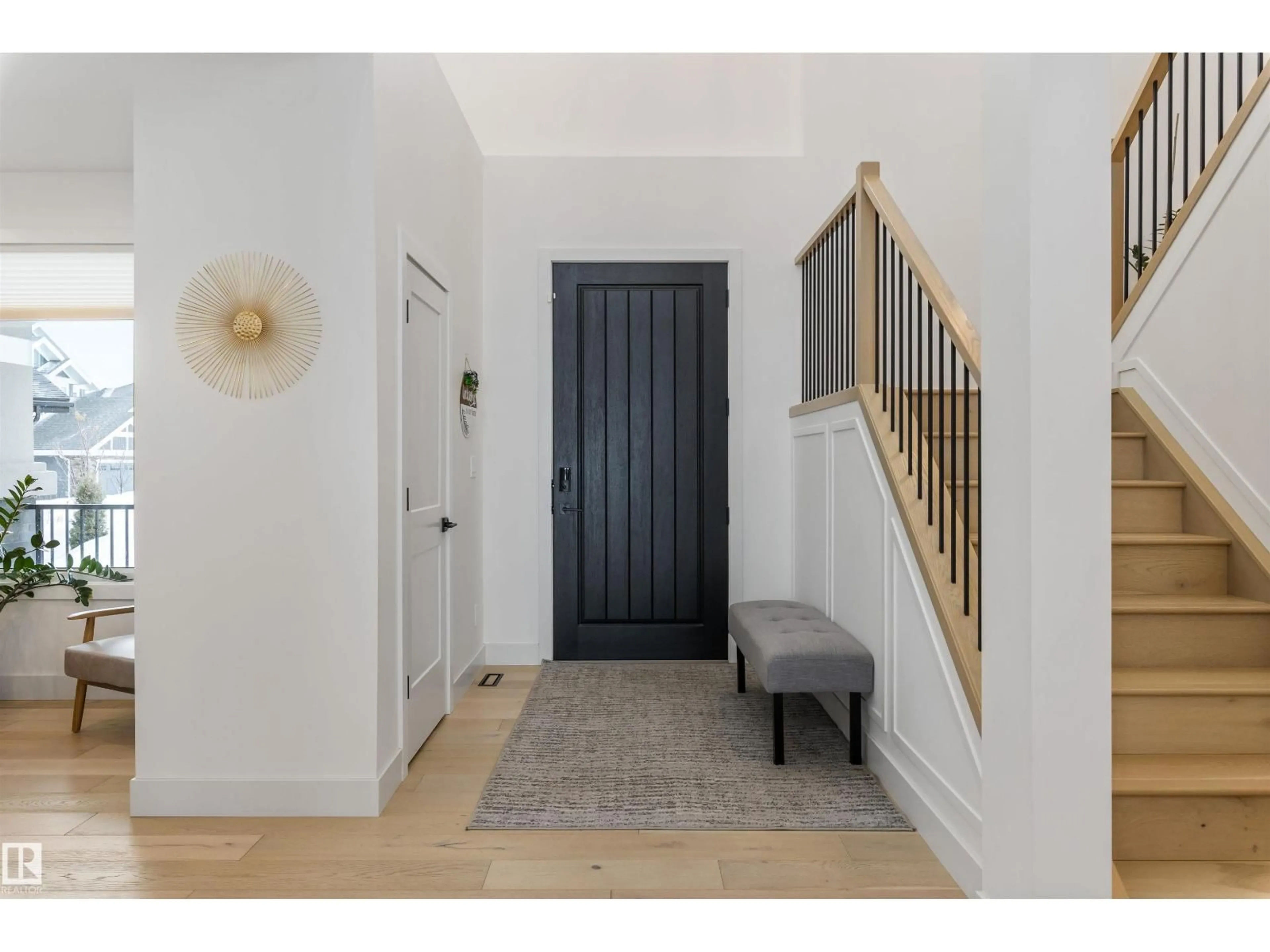 Indoor entryway for 25122 - 13 STURGEON RD, Rural Sturgeon County Alberta T8T1S6