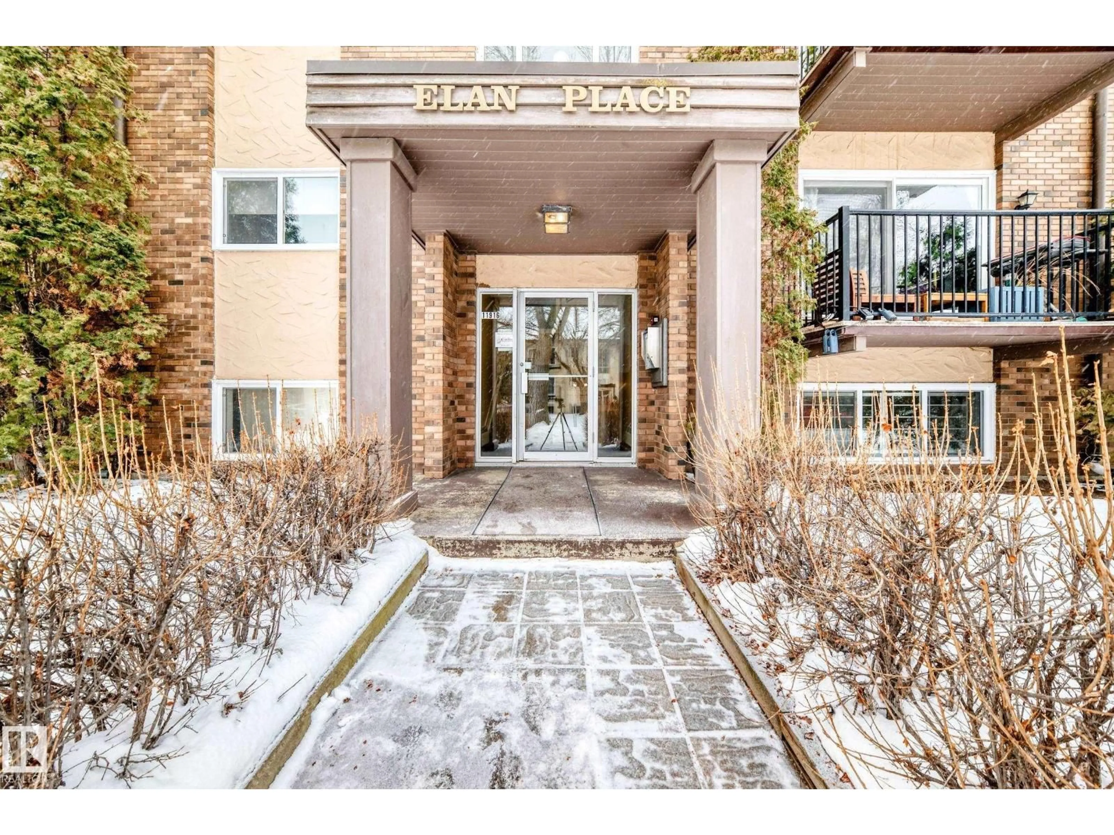 Indoor entryway for #102 - 11916 104 ST NW, Edmonton Alberta T5G2L2