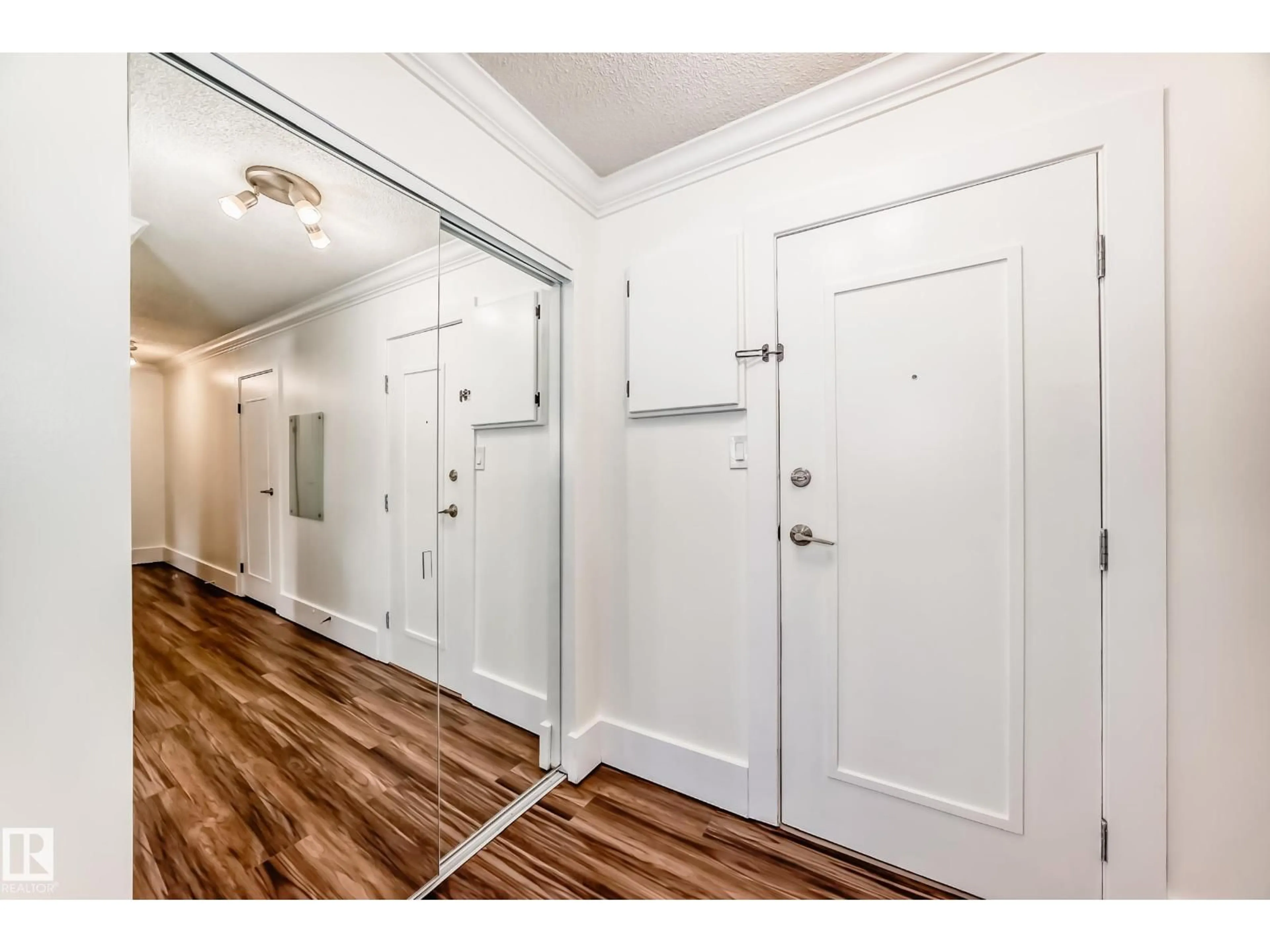 Indoor entryway for #102 - 11916 104 ST NW, Edmonton Alberta T5G2L2