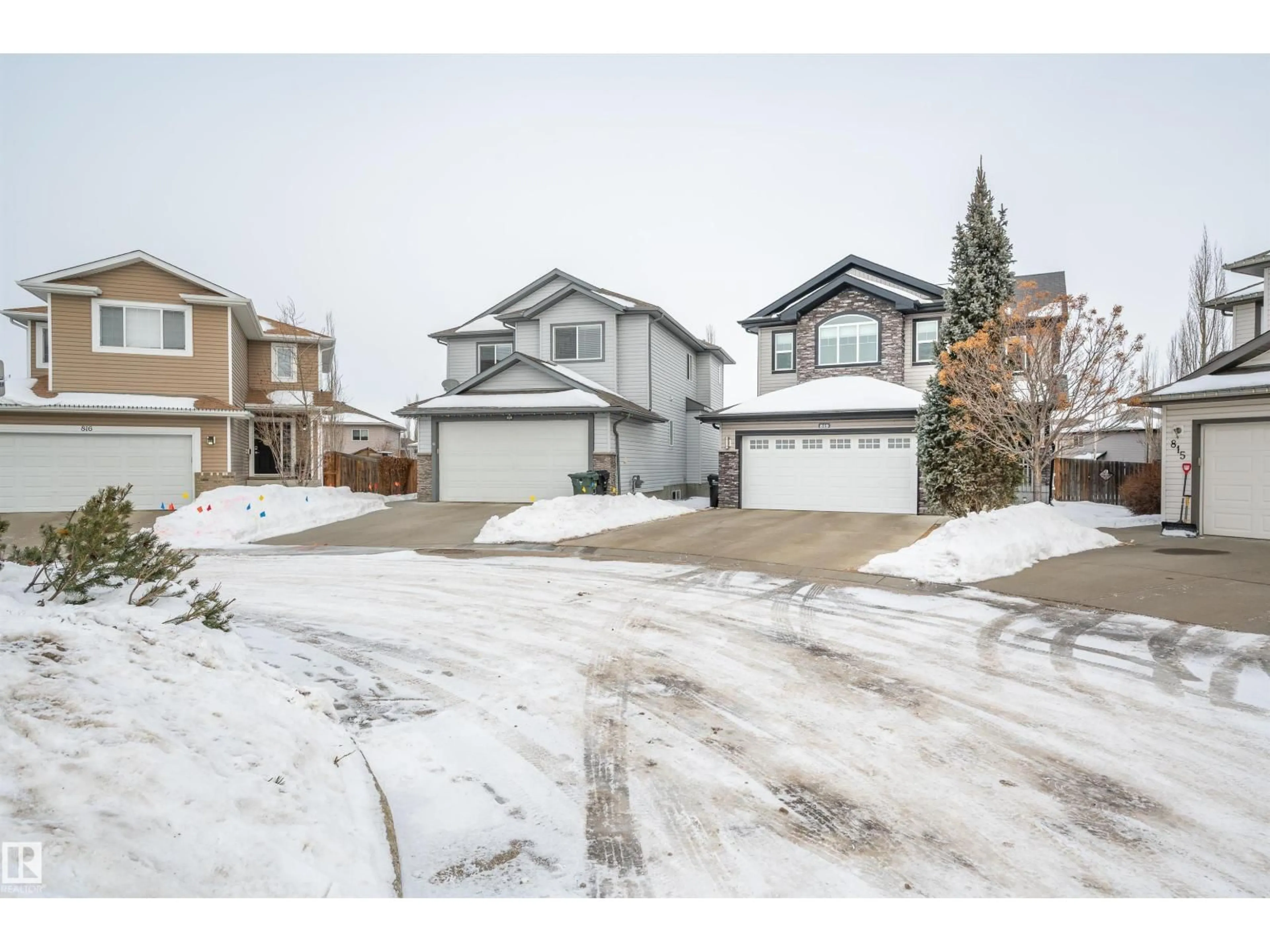 A pic from outside/outdoor area/front of a property/back of a property/a pic from drone, street for 819 FOXWOOD BA, Sherwood Park Alberta T8A4T2