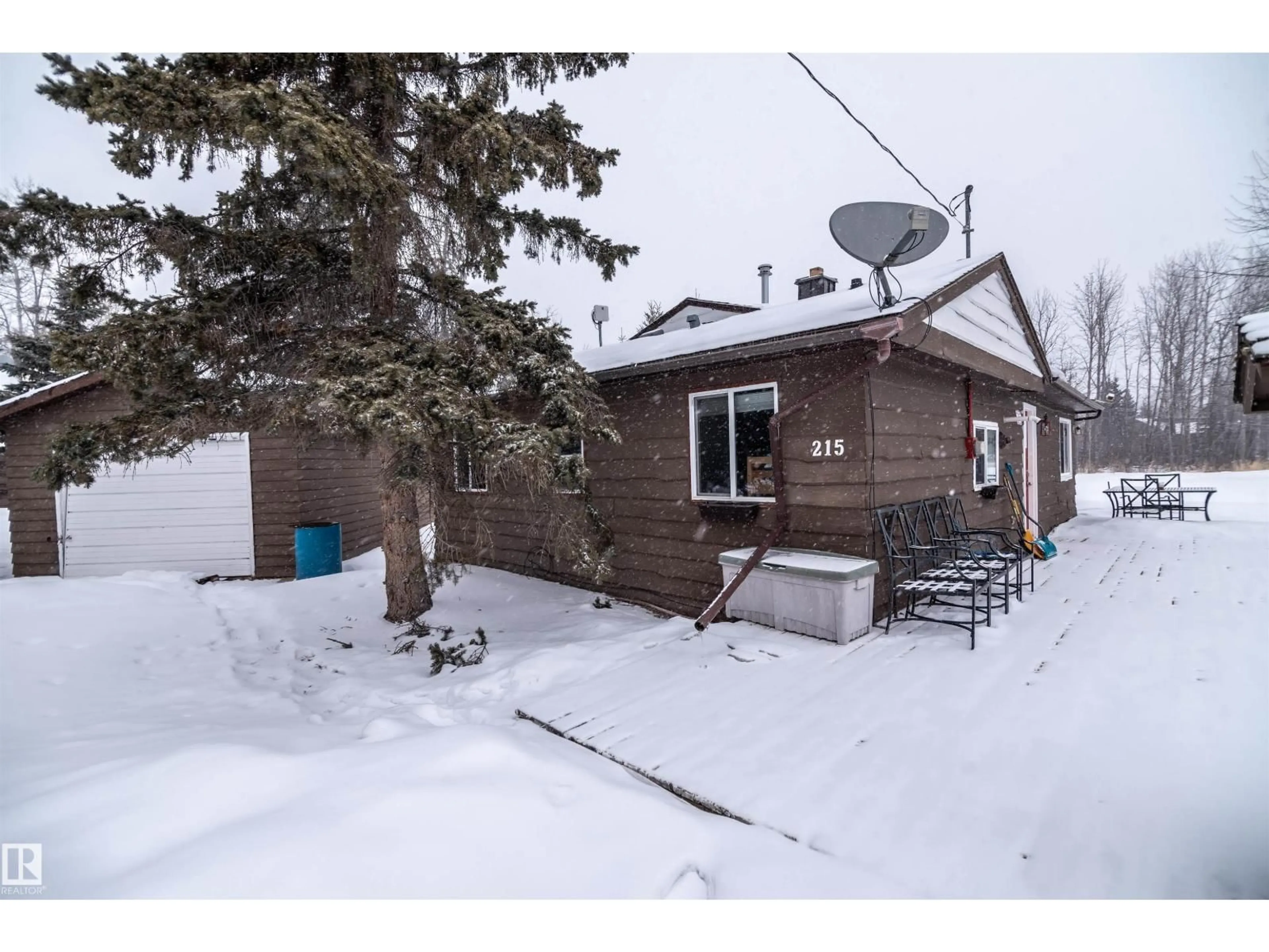 A pic from outside/outdoor area/front of a property/back of a property/a pic from drone, street for 215 2 ST, Rural Lac Ste. Anne County Alberta T0E1A0