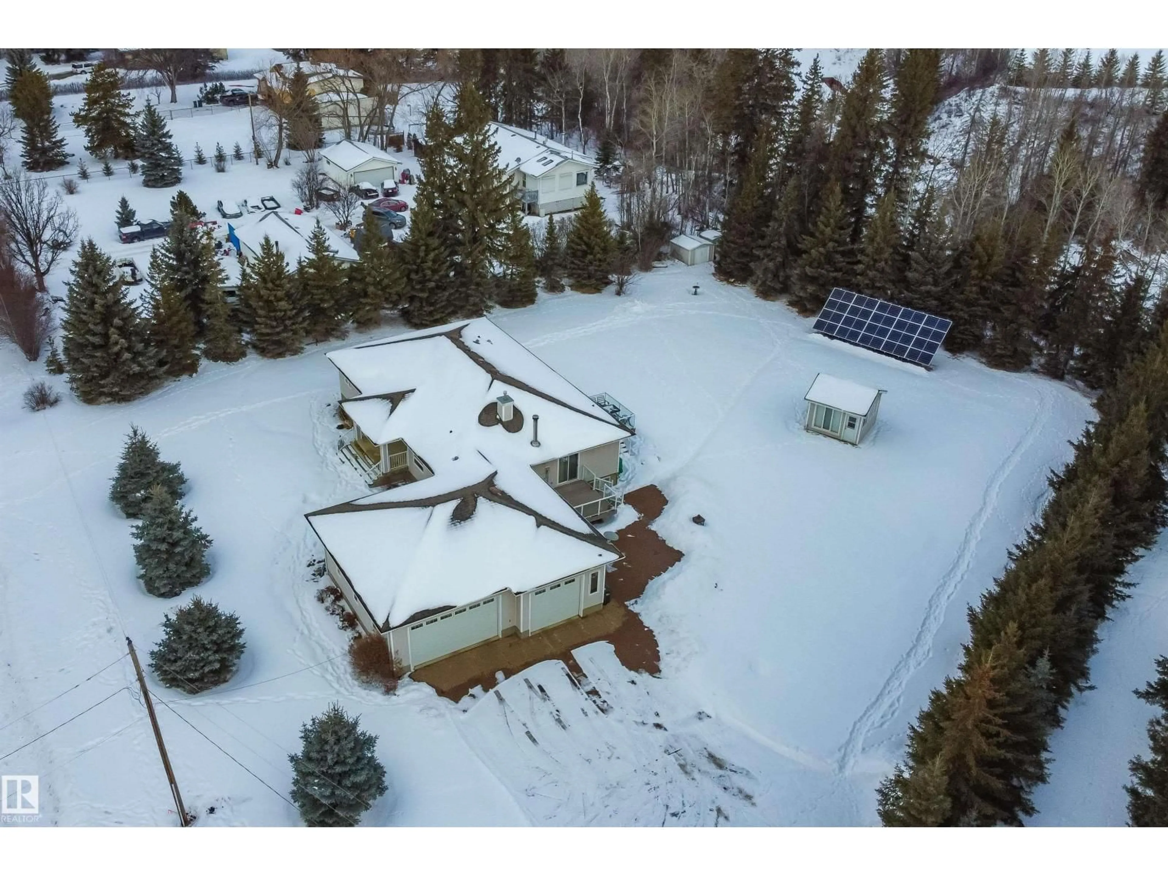 A pic from outside/outdoor area/front of a property/back of a property/a pic from drone, unknown for 62 53371 RGE ROAD 231, Rural Strathcona County Alberta T8A4V2