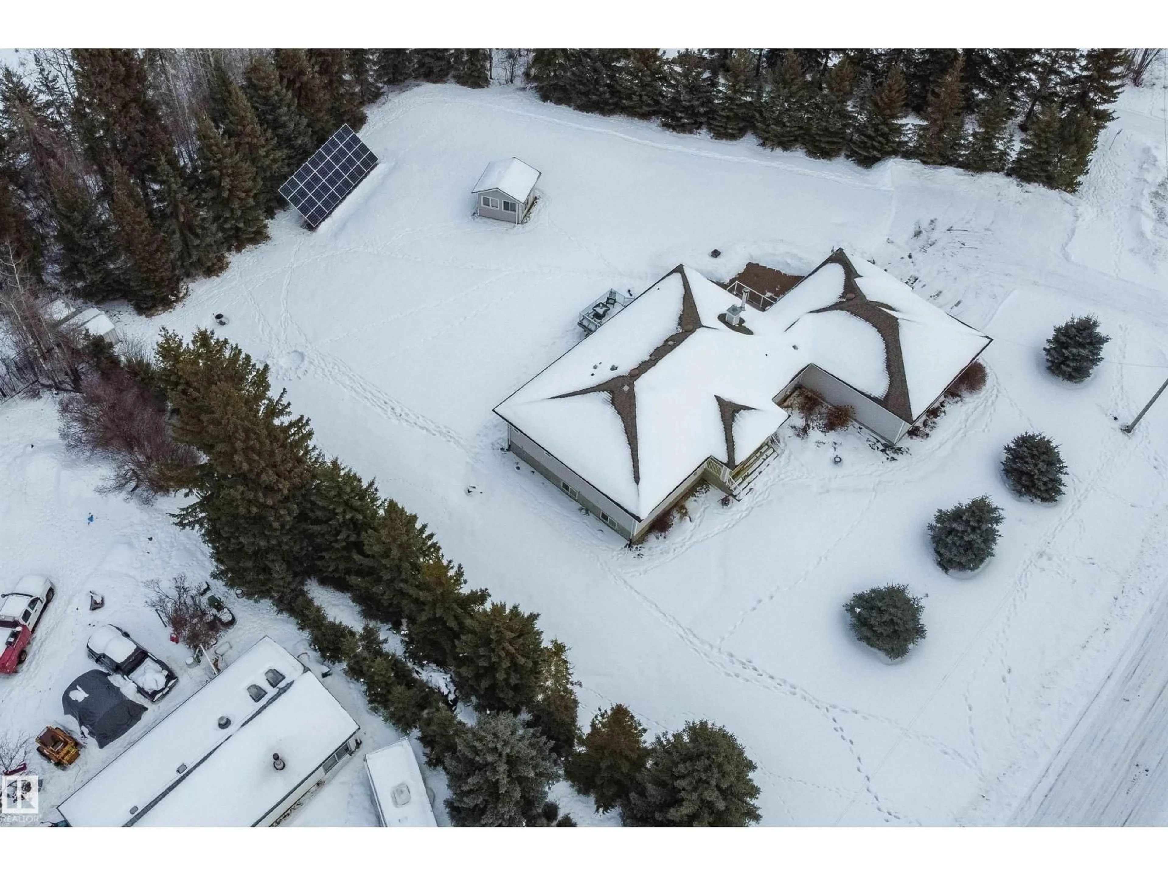 A pic from outside/outdoor area/front of a property/back of a property/a pic from drone, building for 62 53371 RGE ROAD 231, Rural Strathcona County Alberta T8A4V2