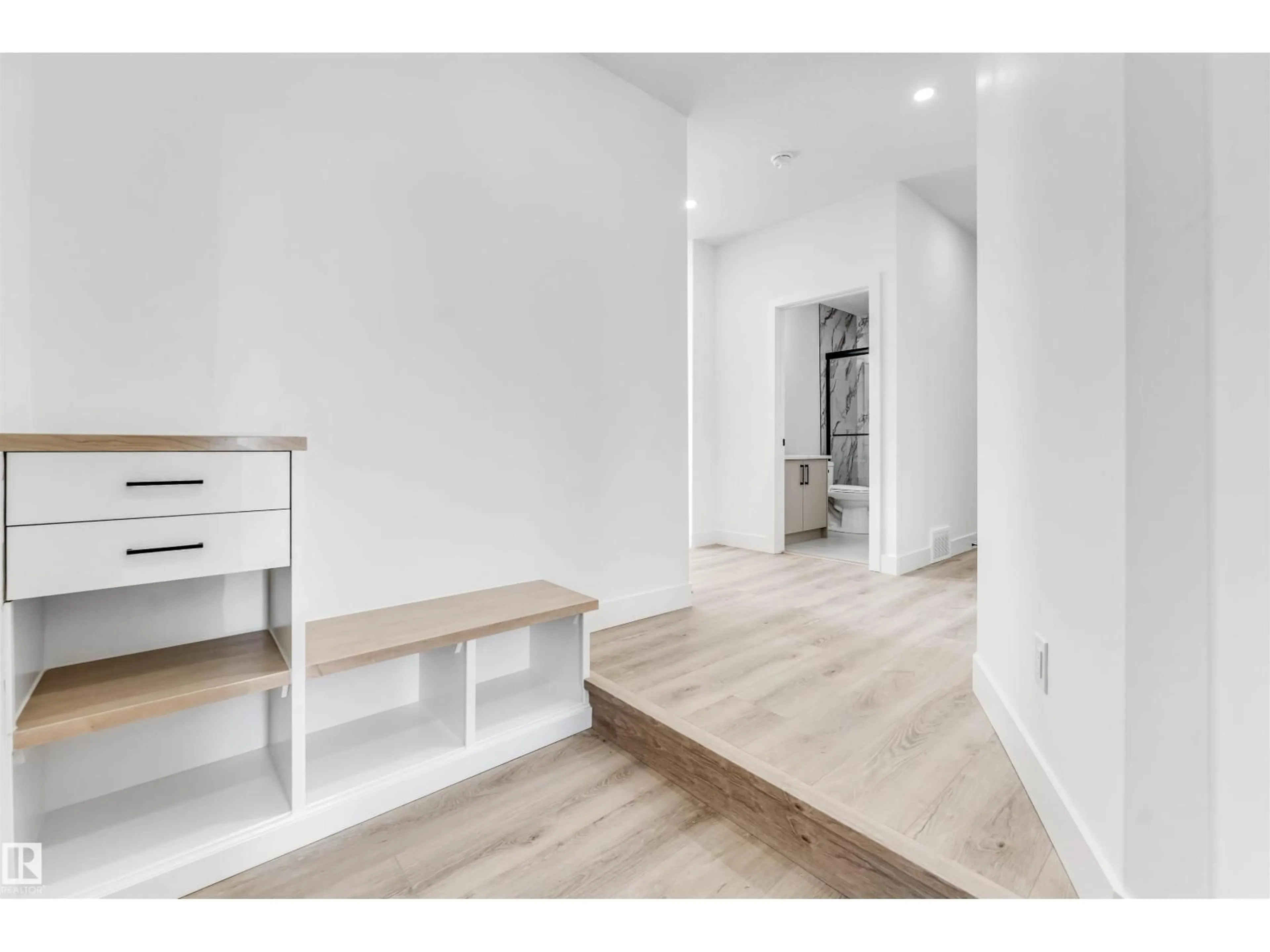 Indoor entryway for 4102 67 STREET, Beaumont Alberta T4X3E9