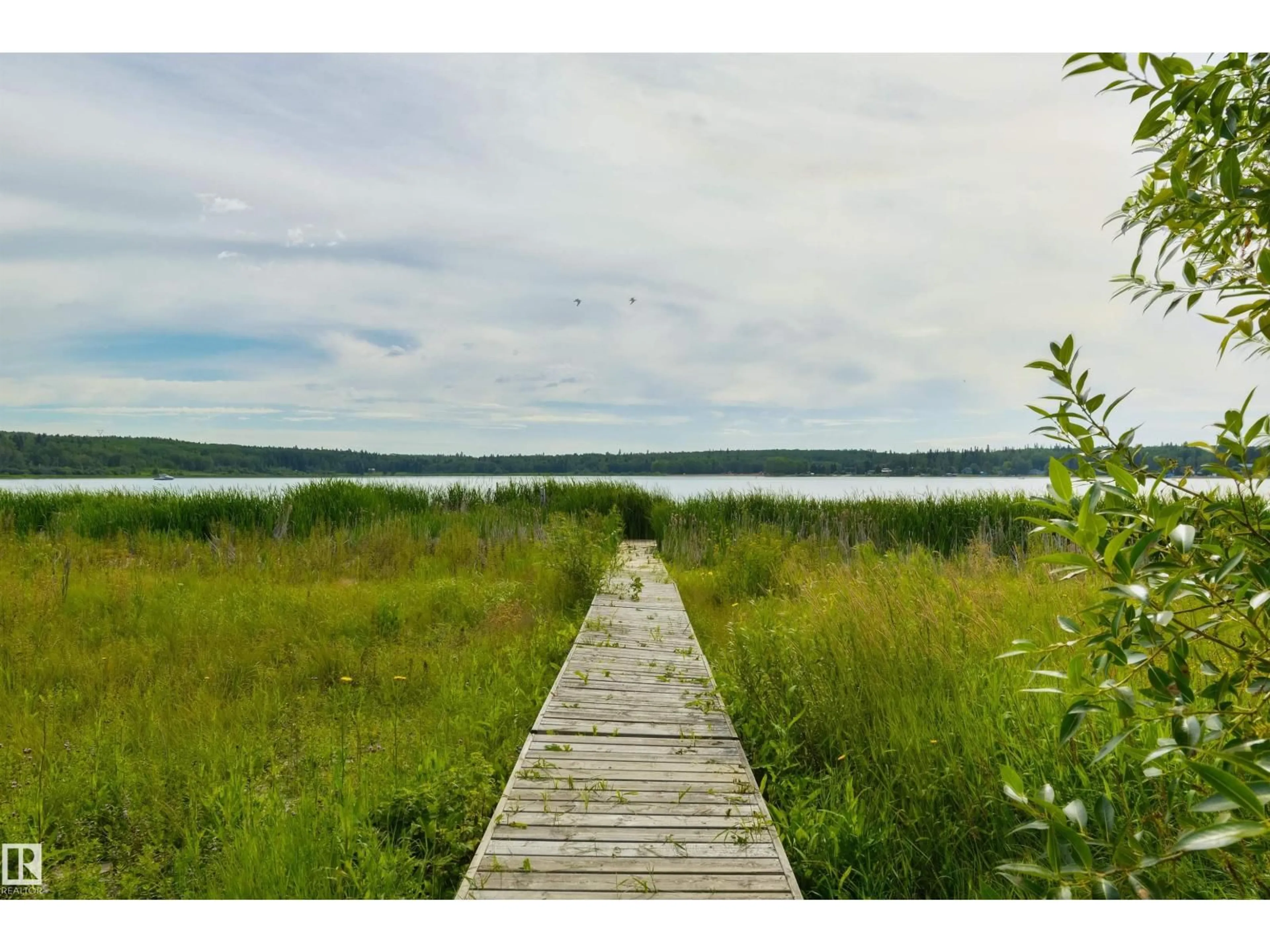 Blurry image for 113 BAYVIEW DR, Rural Parkland County Alberta T0E2K0