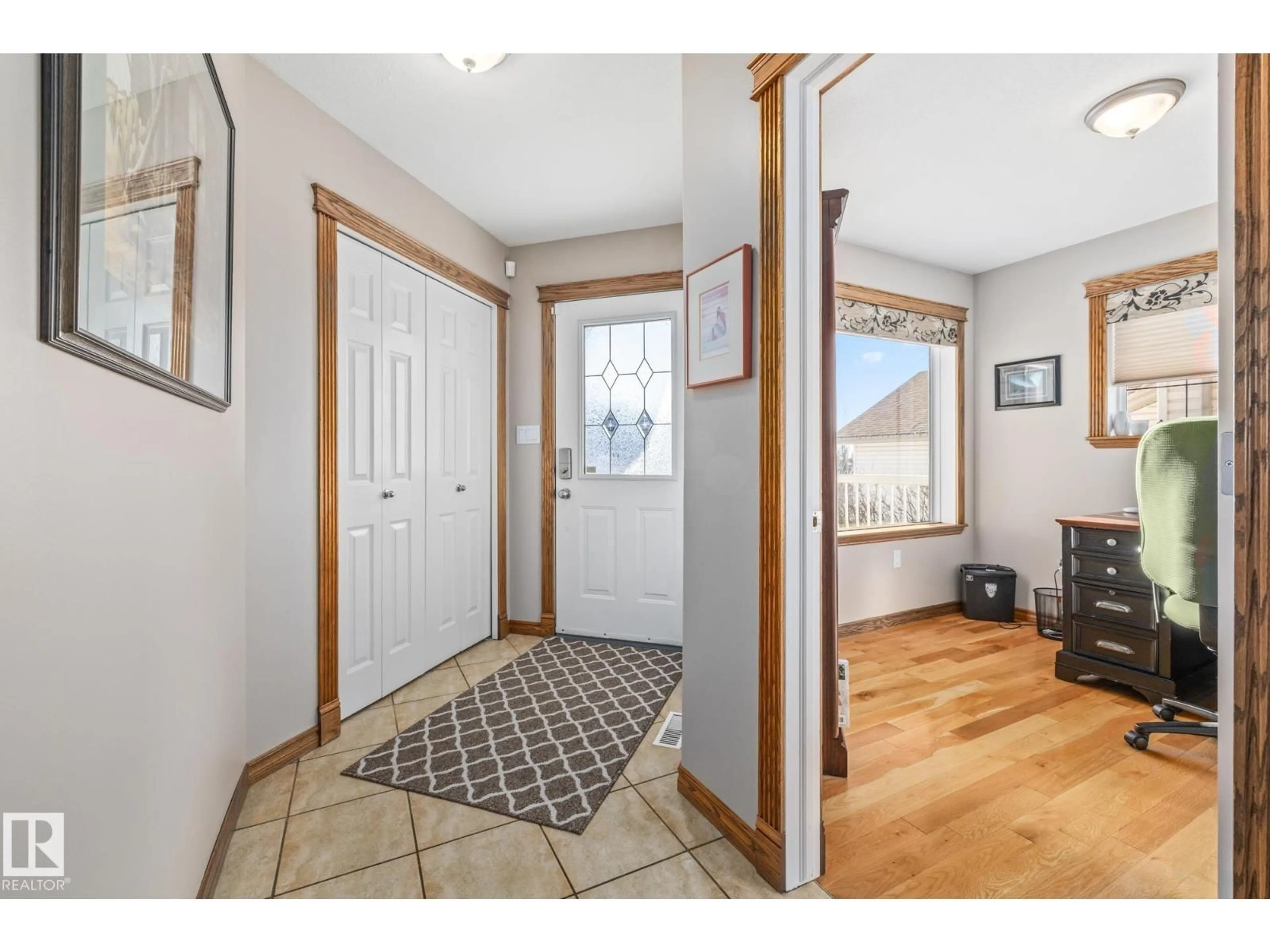 Indoor entryway for 9106 96 AV, Morinville Alberta T8R1T3