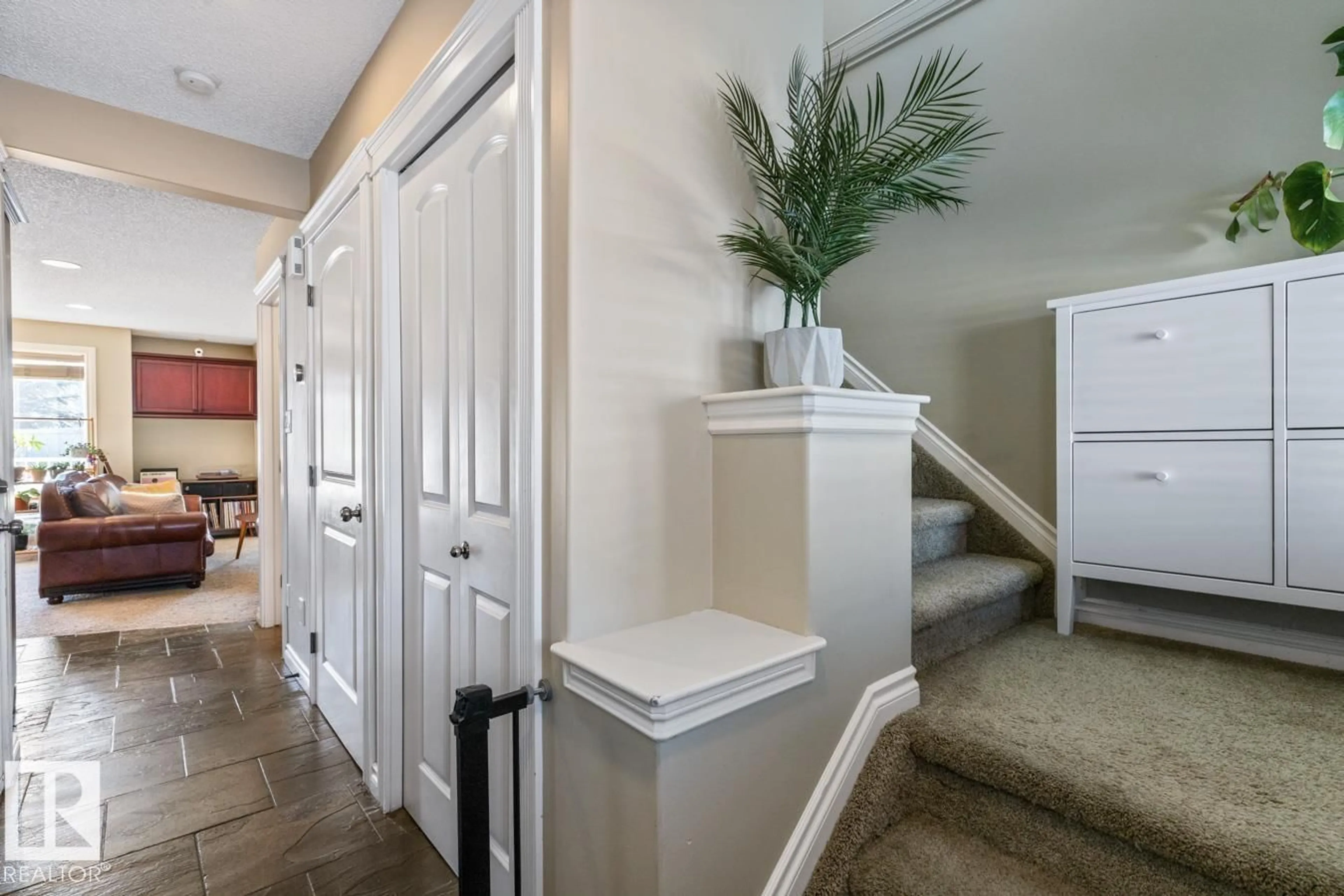 Indoor entryway for 703 82 ST, Edmonton Alberta T6X1L9