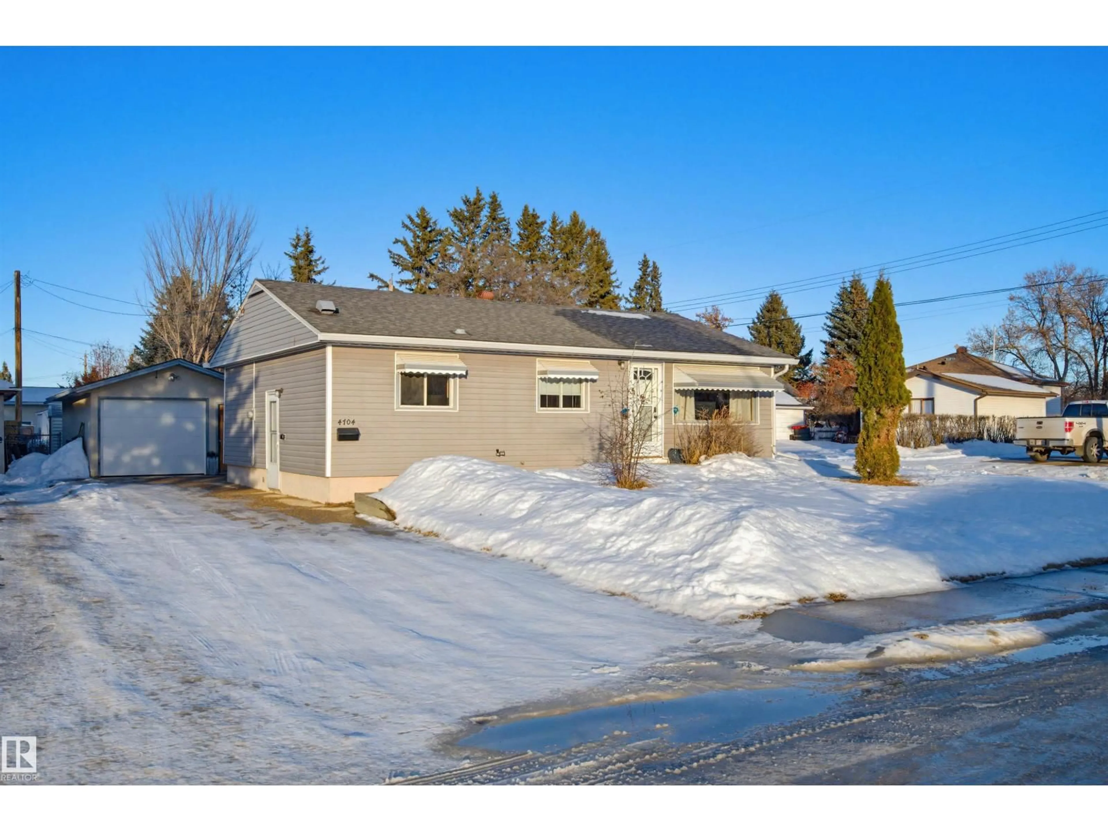 A pic from outside/outdoor area/front of a property/back of a property/a pic from drone, street for 4704 54 AV, Wetaskiwin Alberta T9A0Z4