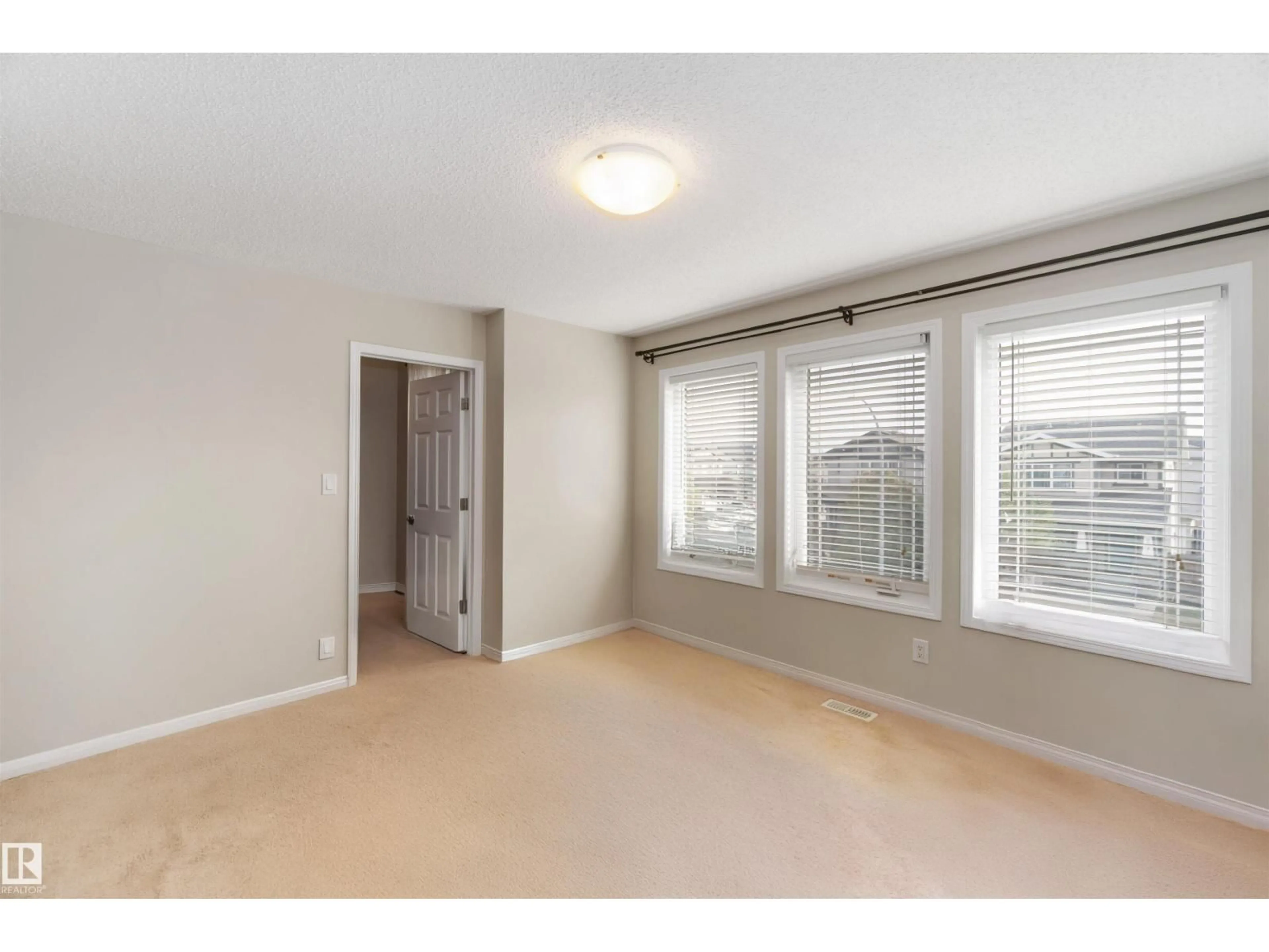 A pic of a room for NW - 9932 221 ST, Edmonton Alberta T5T4M7