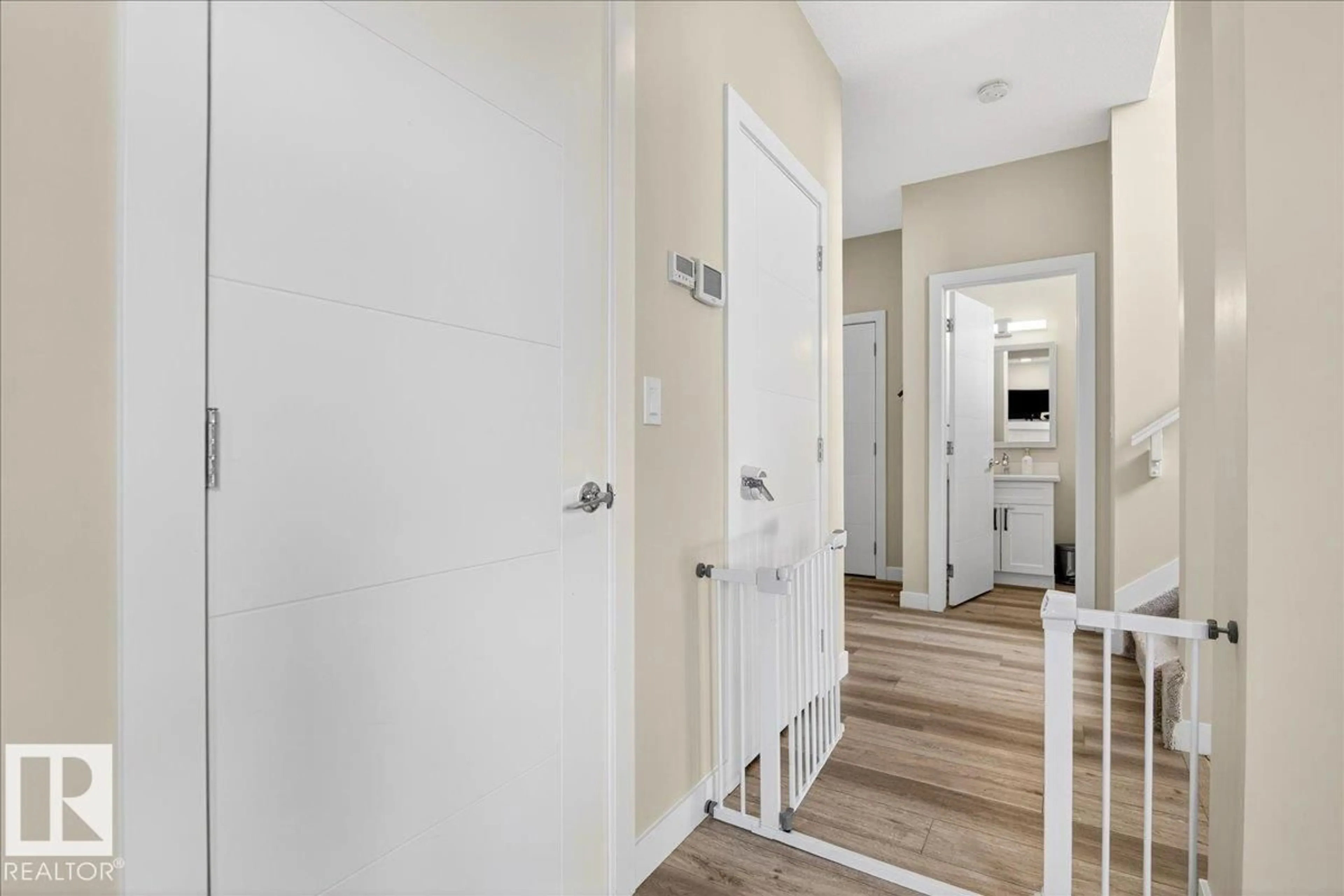 Indoor entryway for 80 MAPLE CR, Gibbons Alberta T0A1N0