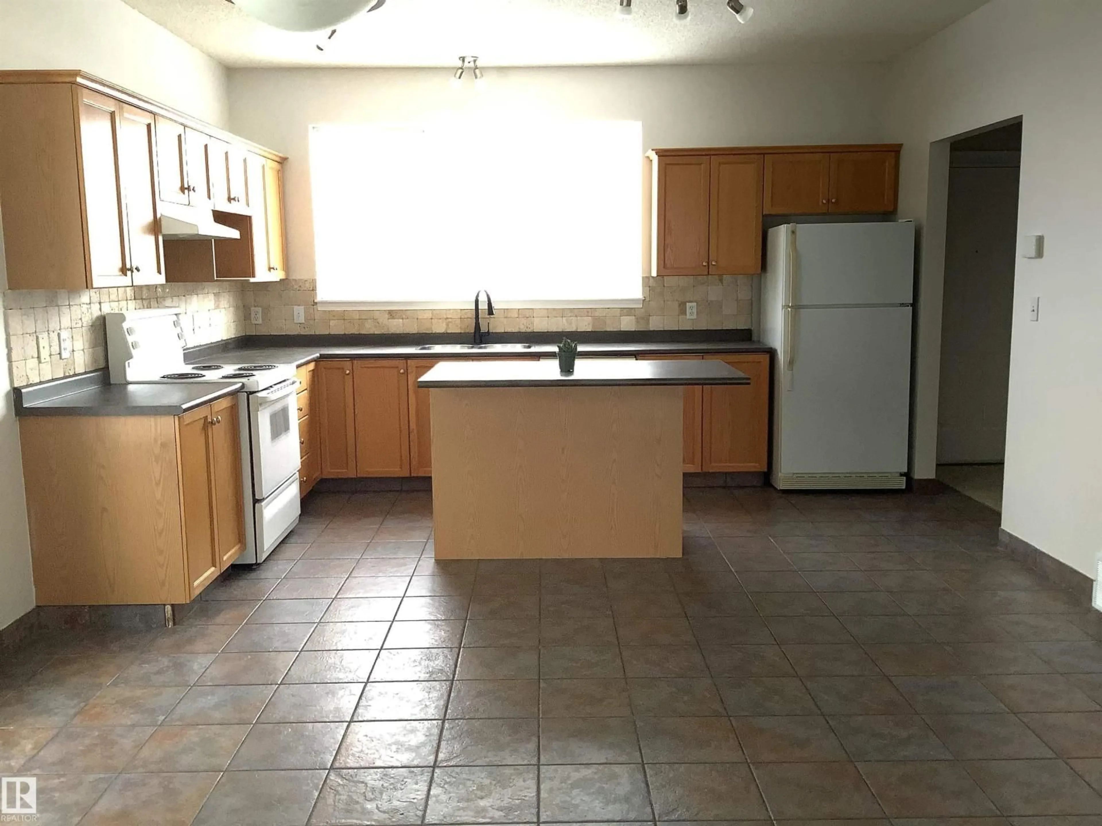 Standard kitchen, ceramic/tile floor for NW - 15007 136 ST, Edmonton Alberta T6V1N2