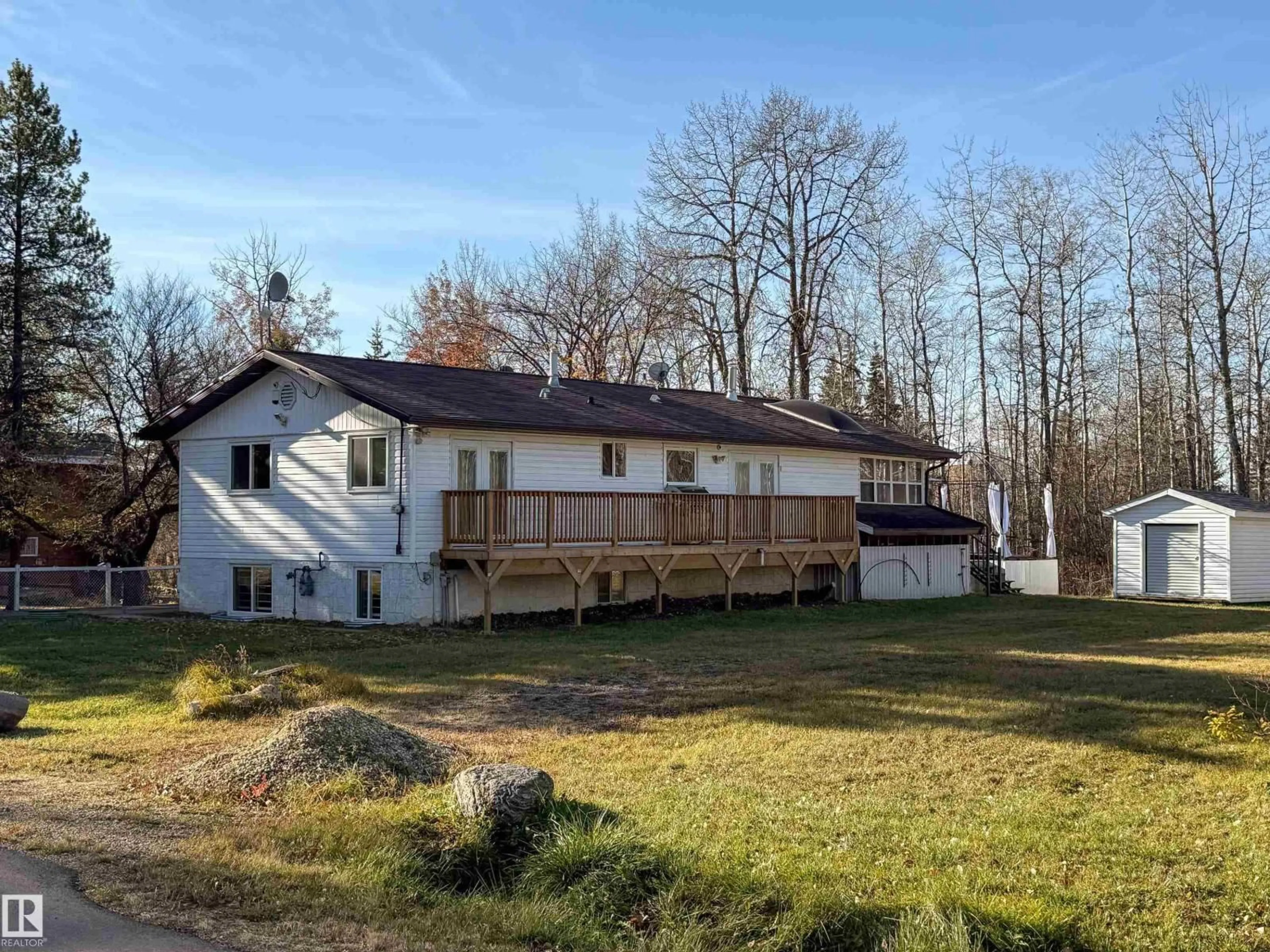 A pic from outside/outdoor area/front of a property/back of a property/a pic from drone, unknown for 620 6 ST, Rural Lac Ste. Anne County Alberta T0E1A0