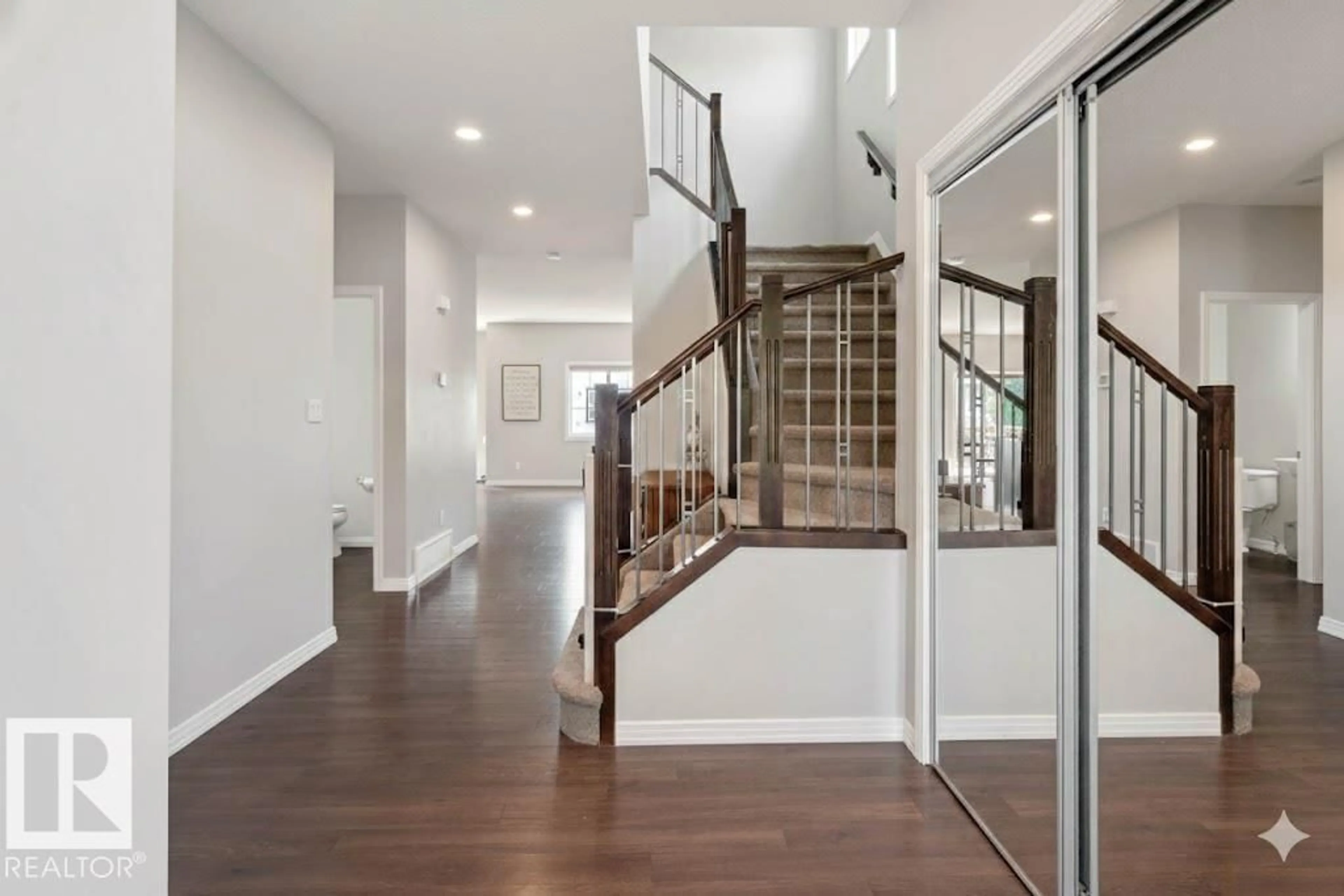 Indoor entryway for 379 REYNALDS CO, Leduc Alberta T9E0T2