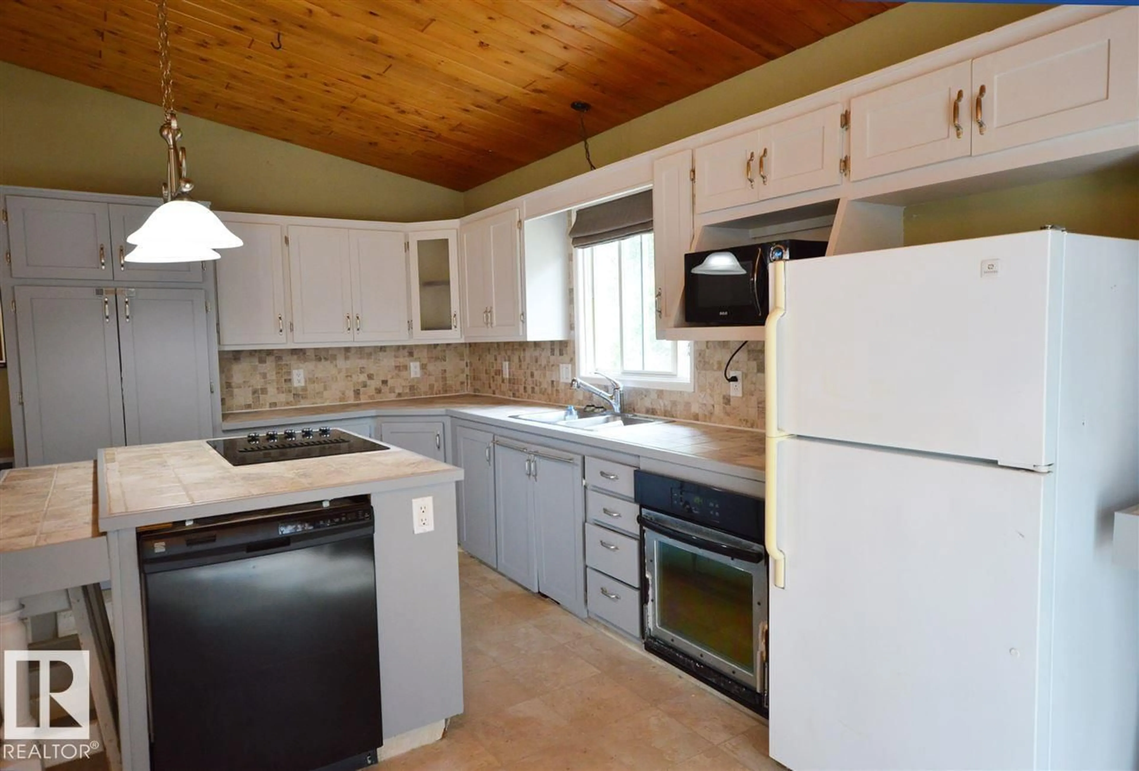 Standard kitchen, unknown for 437 61209 RGE RD 465, Rural Bonnyville M.D. Alberta T9N2J6