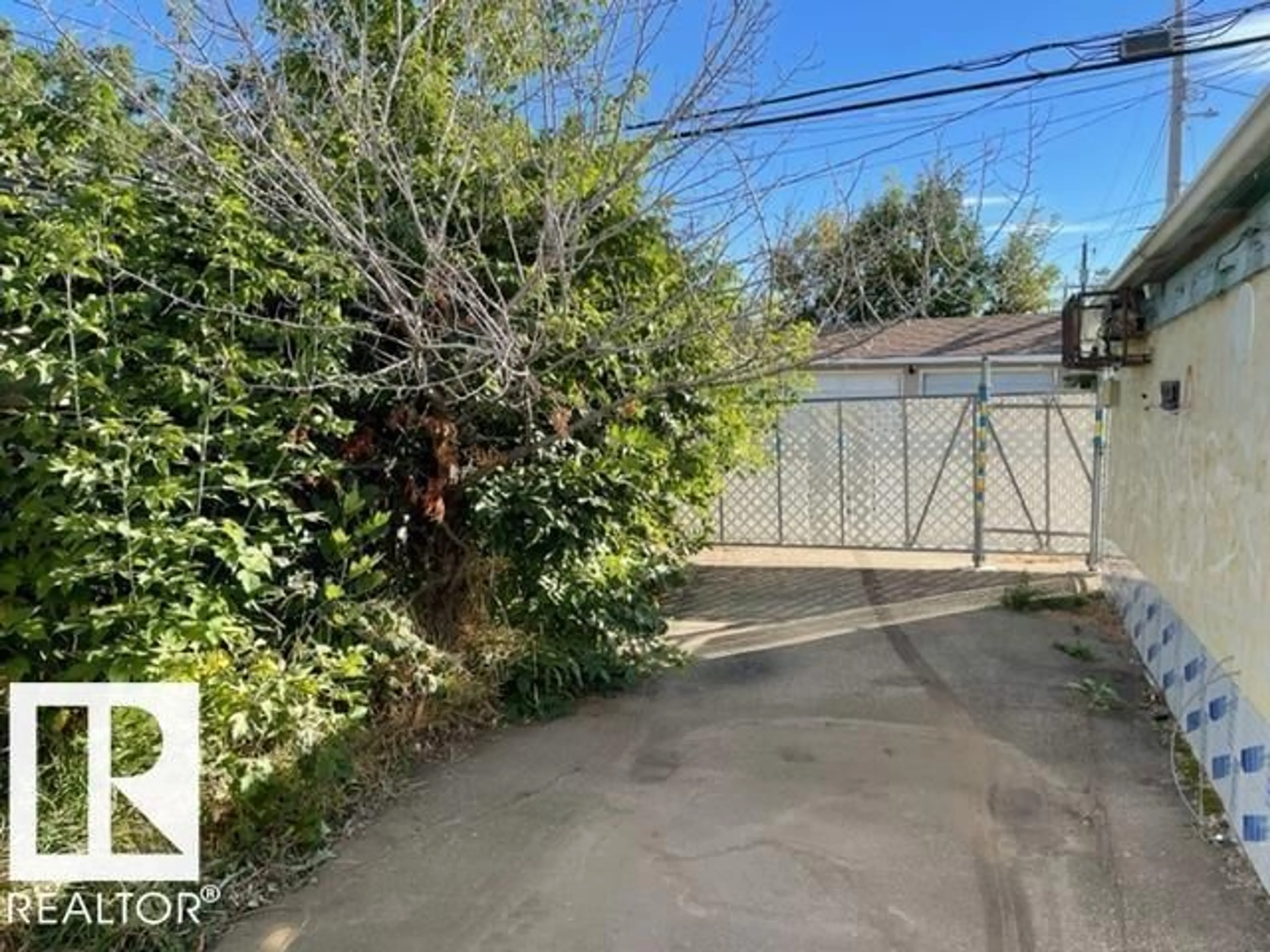 A pic from outside/outdoor area/front of a property/back of a property/a pic from drone, street for 10917 96 ST, Edmonton Alberta T5H2K4