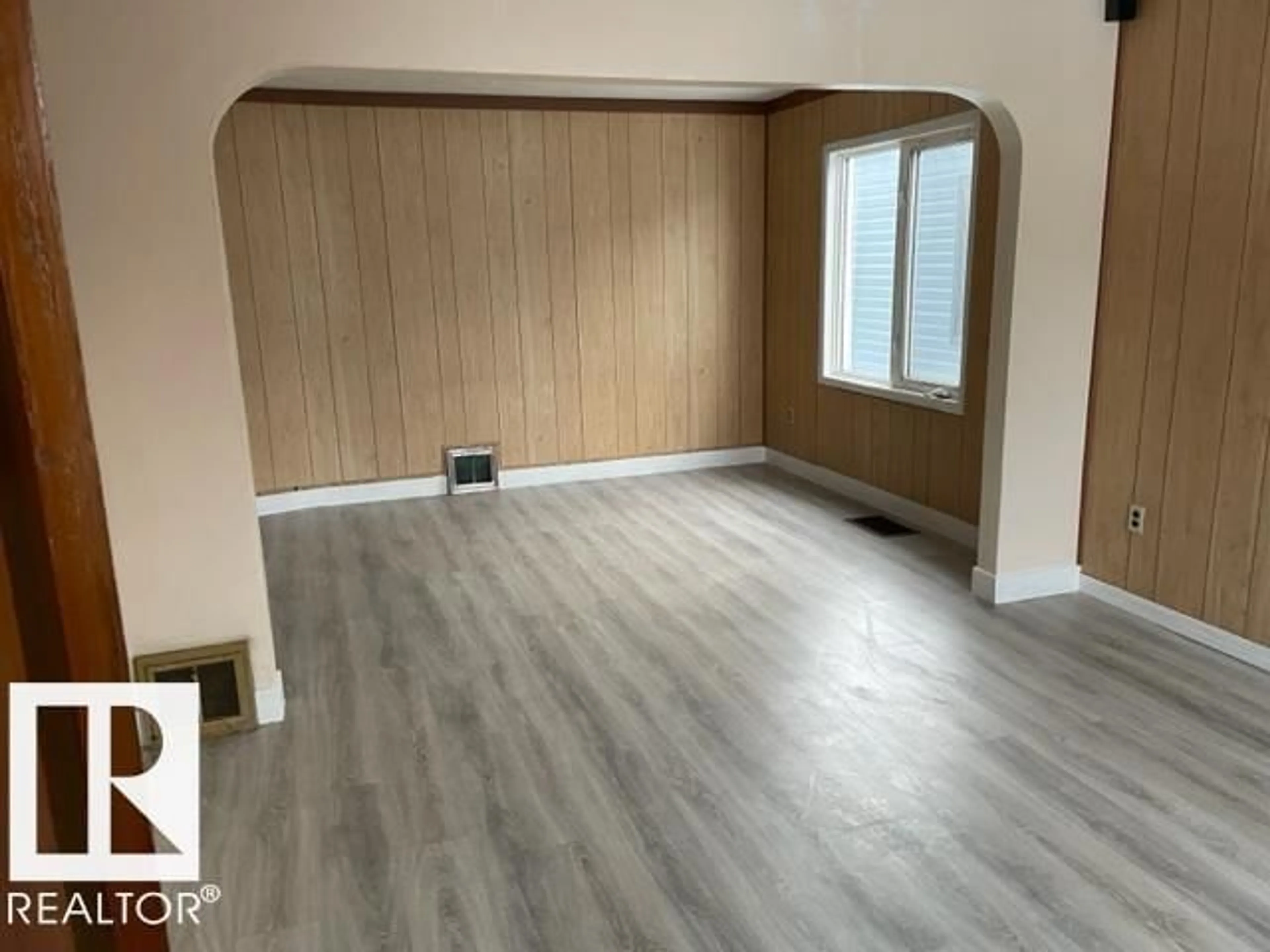 A pic of a room for 10917 96 ST, Edmonton Alberta T5H2K4