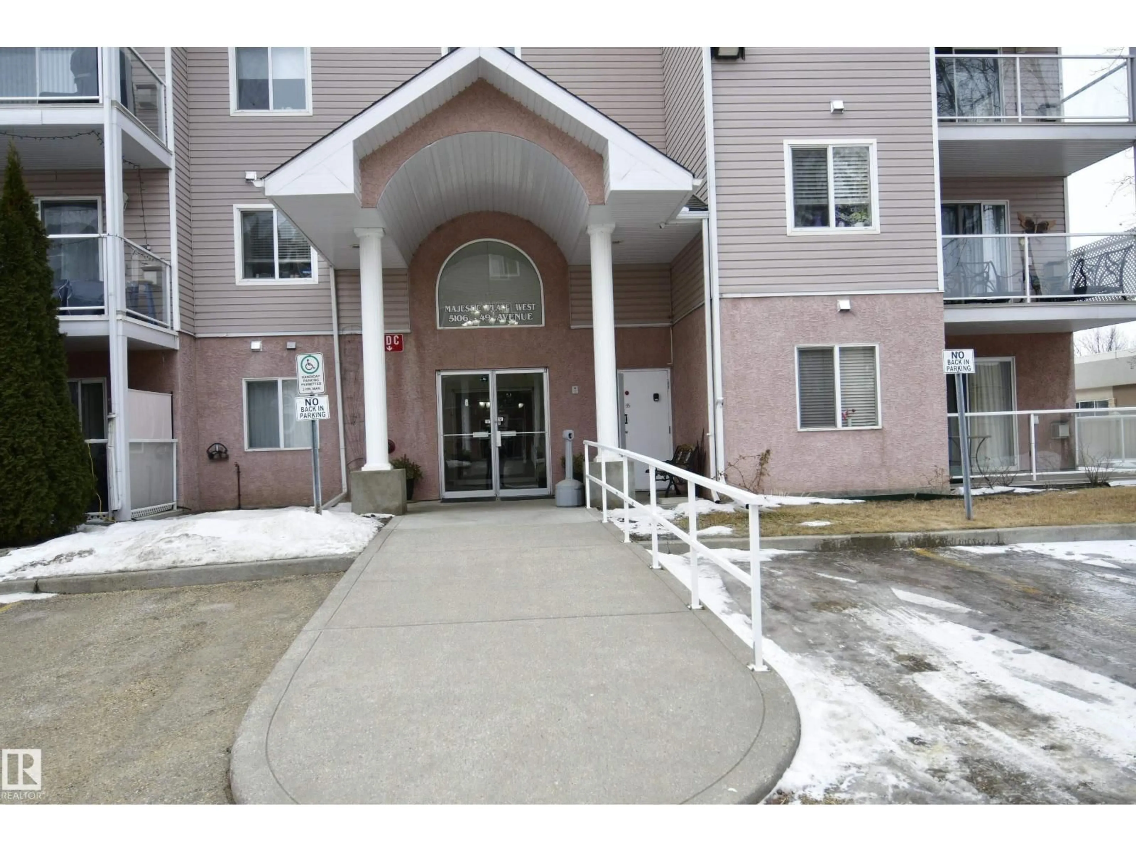 Indoor foyer for #305 - 5106 49 AV, Leduc Alberta T9E8H2