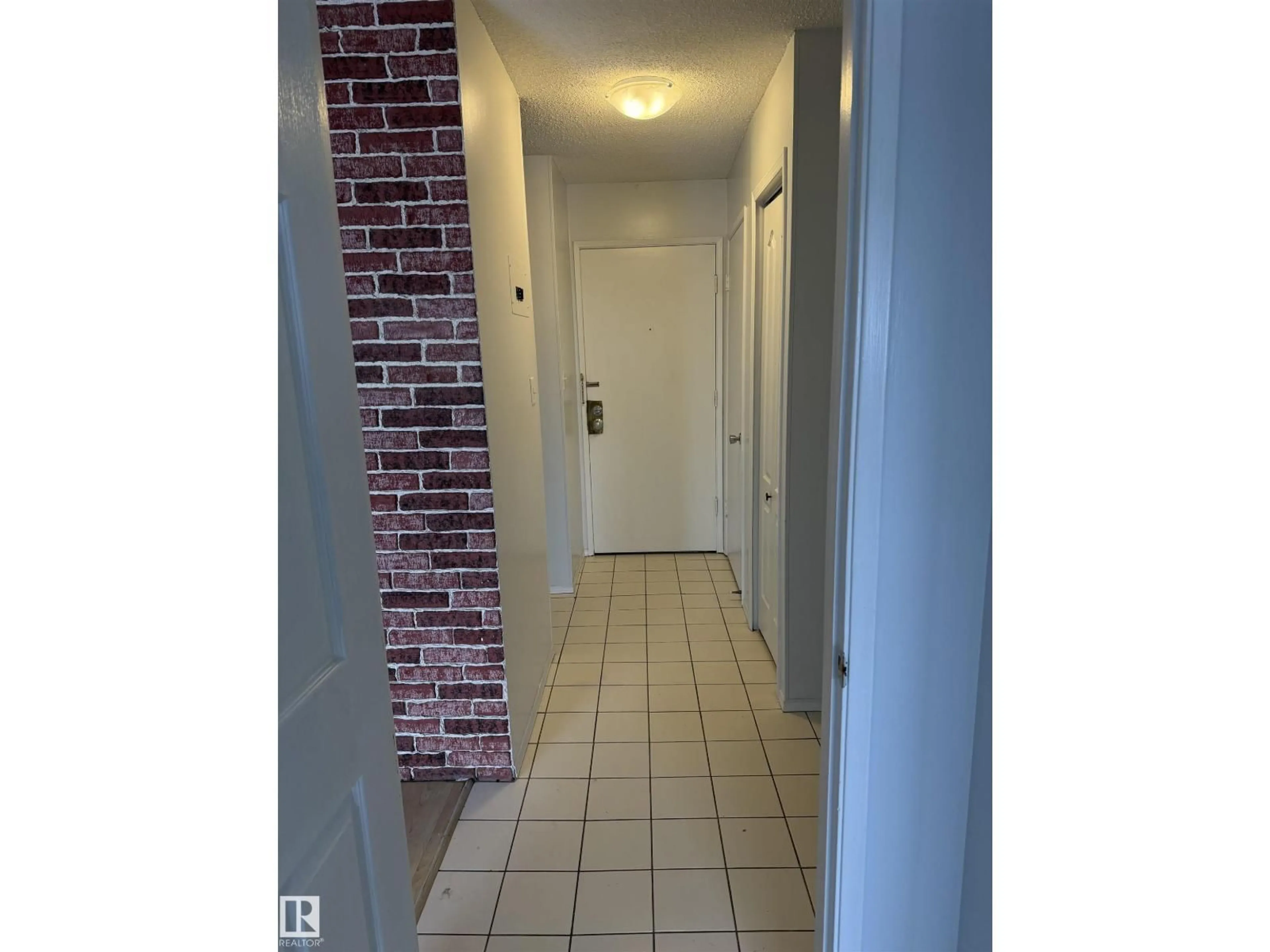 Indoor entryway for #304 - 15105 121 ST, Edmonton Alberta T5X2G3